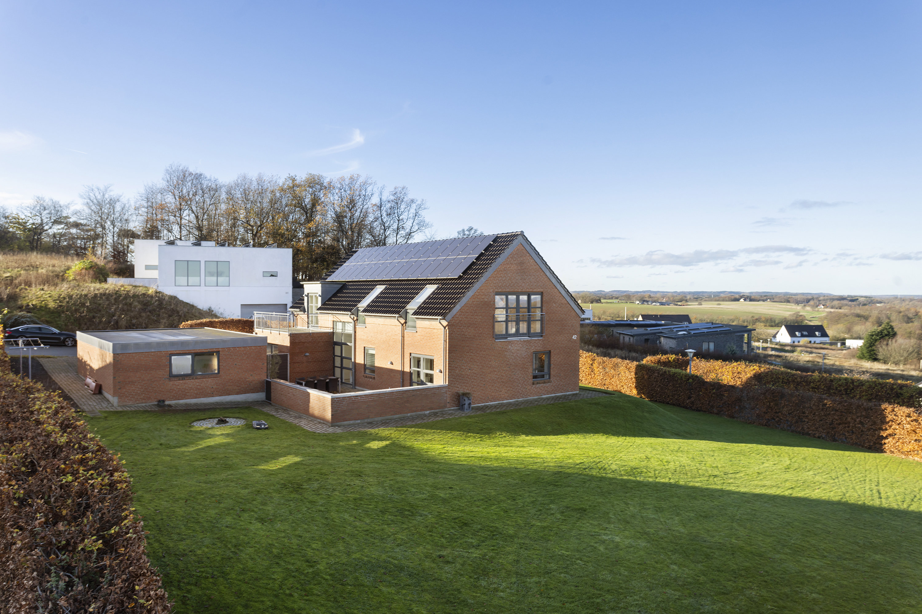 Fremhævet facade billede i fuldskærmstilstand. Billede af Østeråsene 42, 9900 Frederikshavn