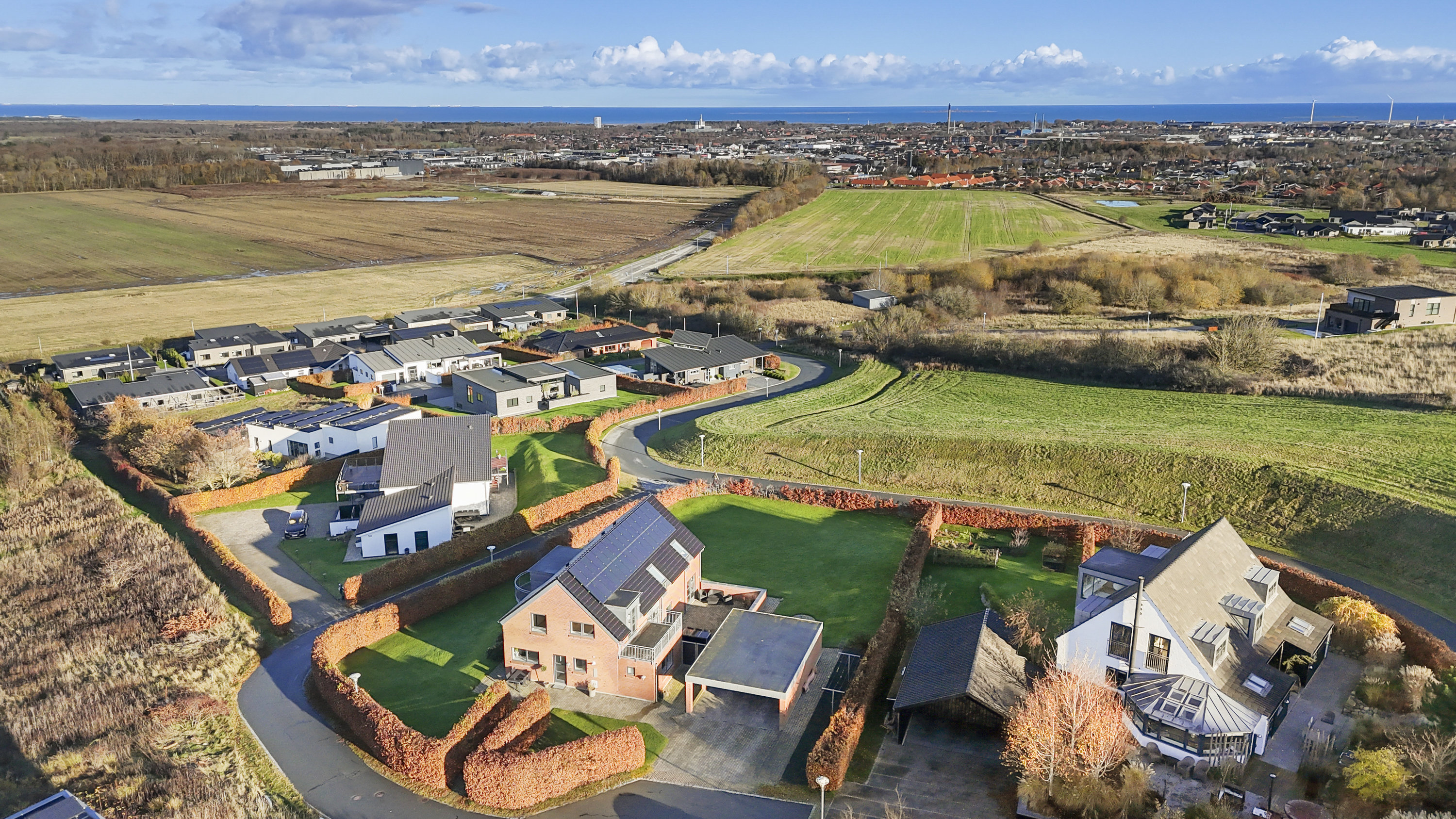 Fremhævet luftfoto billede i fuldskærmstilstand. Billede af Østeråsene 42, 9900 Frederikshavn