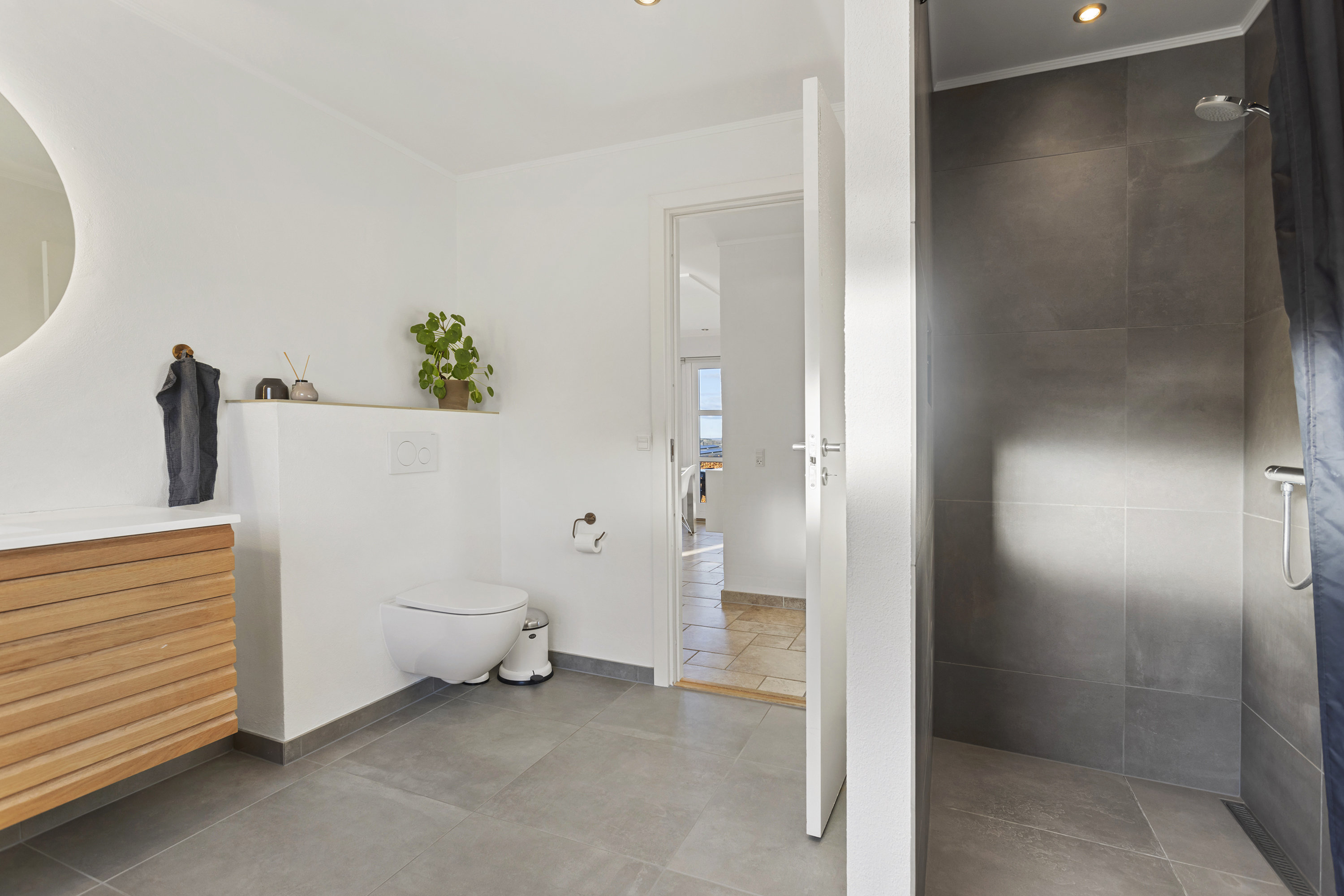 Fremhævet badeværelse billede i fuldskærmstilstand. Billede af Østeråsene 42, 9900 Frederikshavn