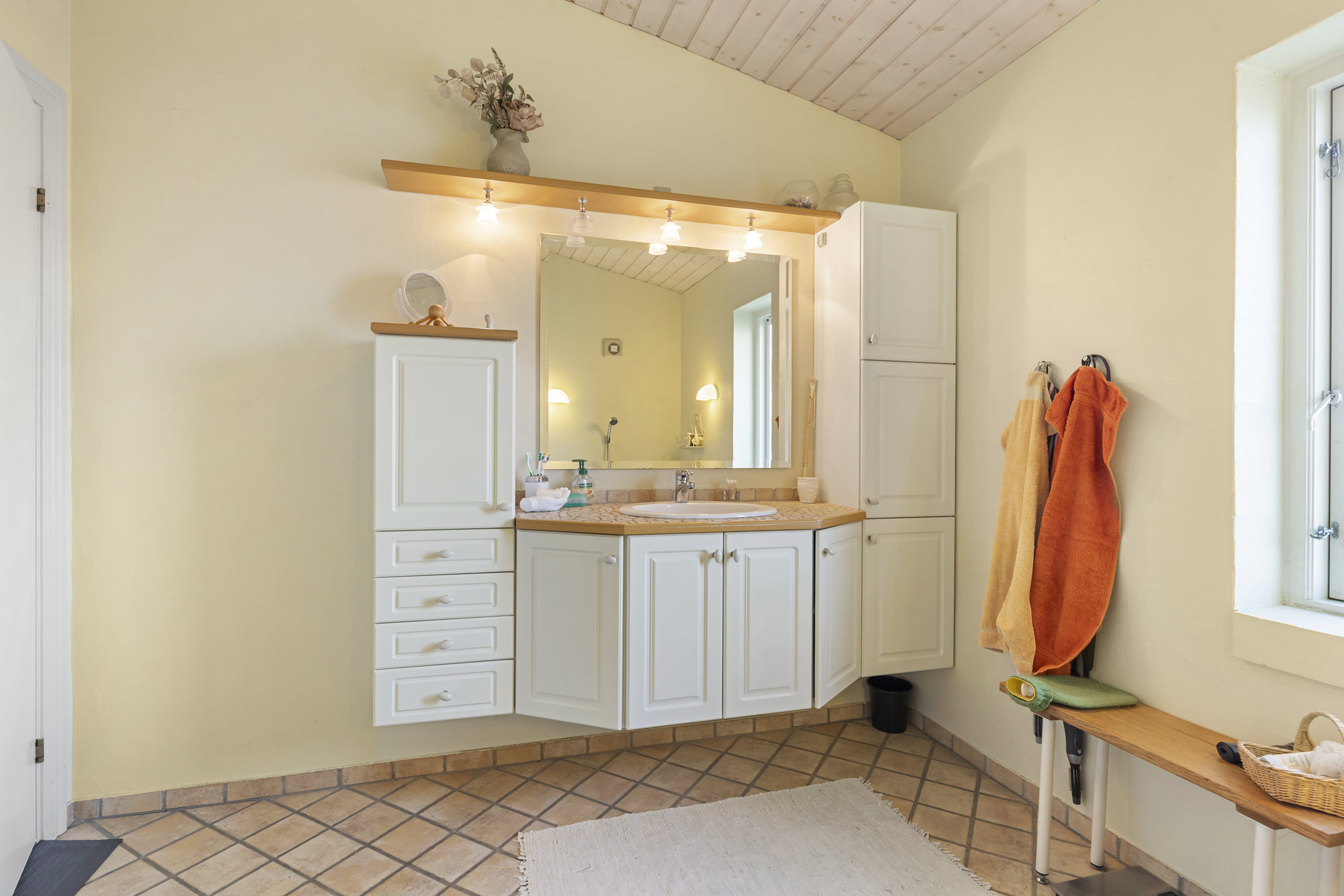 Fremhævet badeværelse billede i fuldskærmstilstand. Billede af Foldbjergvej 63, 9760 Vrå