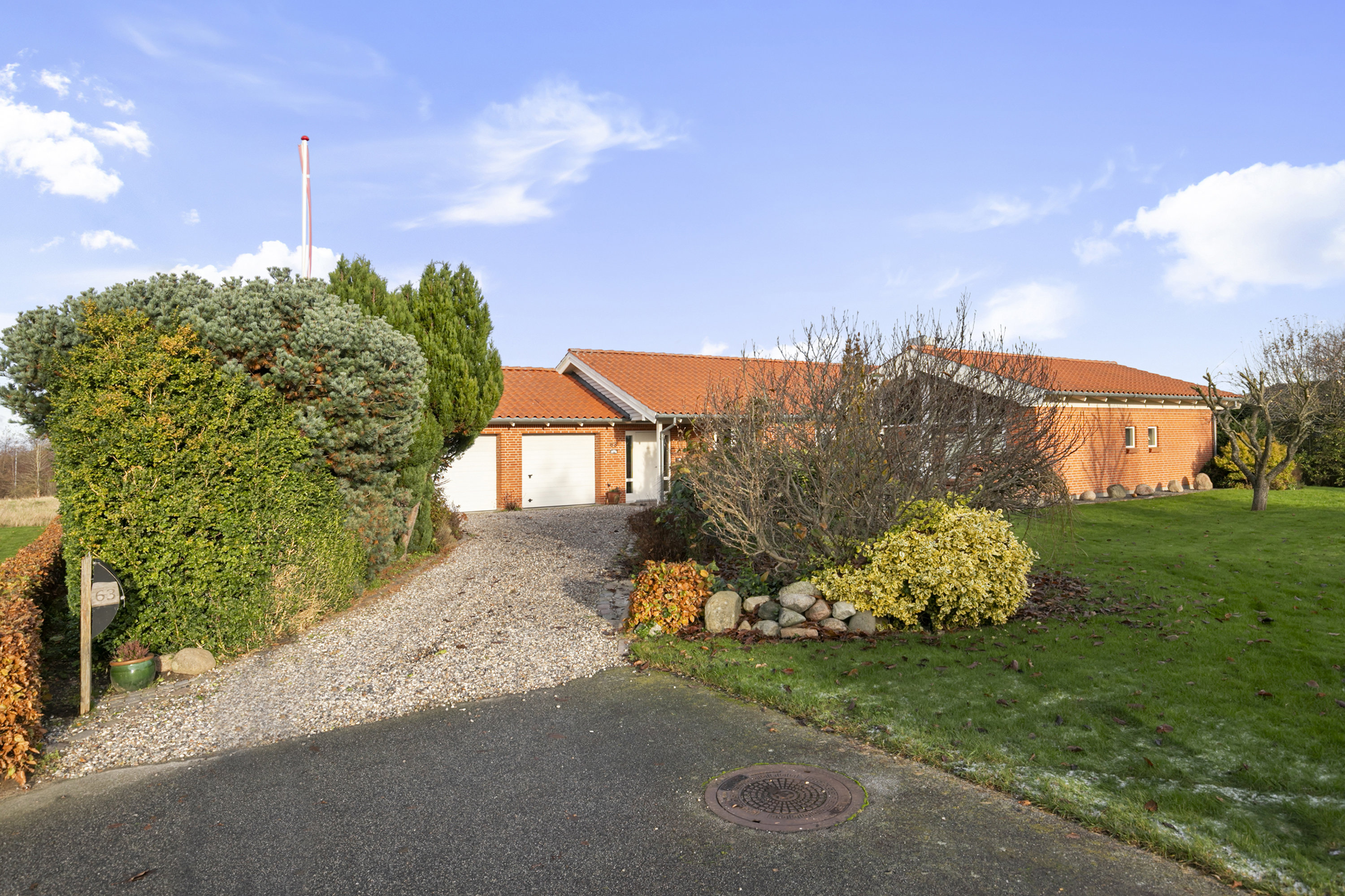 Fremhævet indkørsel billede i fuldskærmstilstand. Billede af Foldbjergvej 63, 9760 Vrå