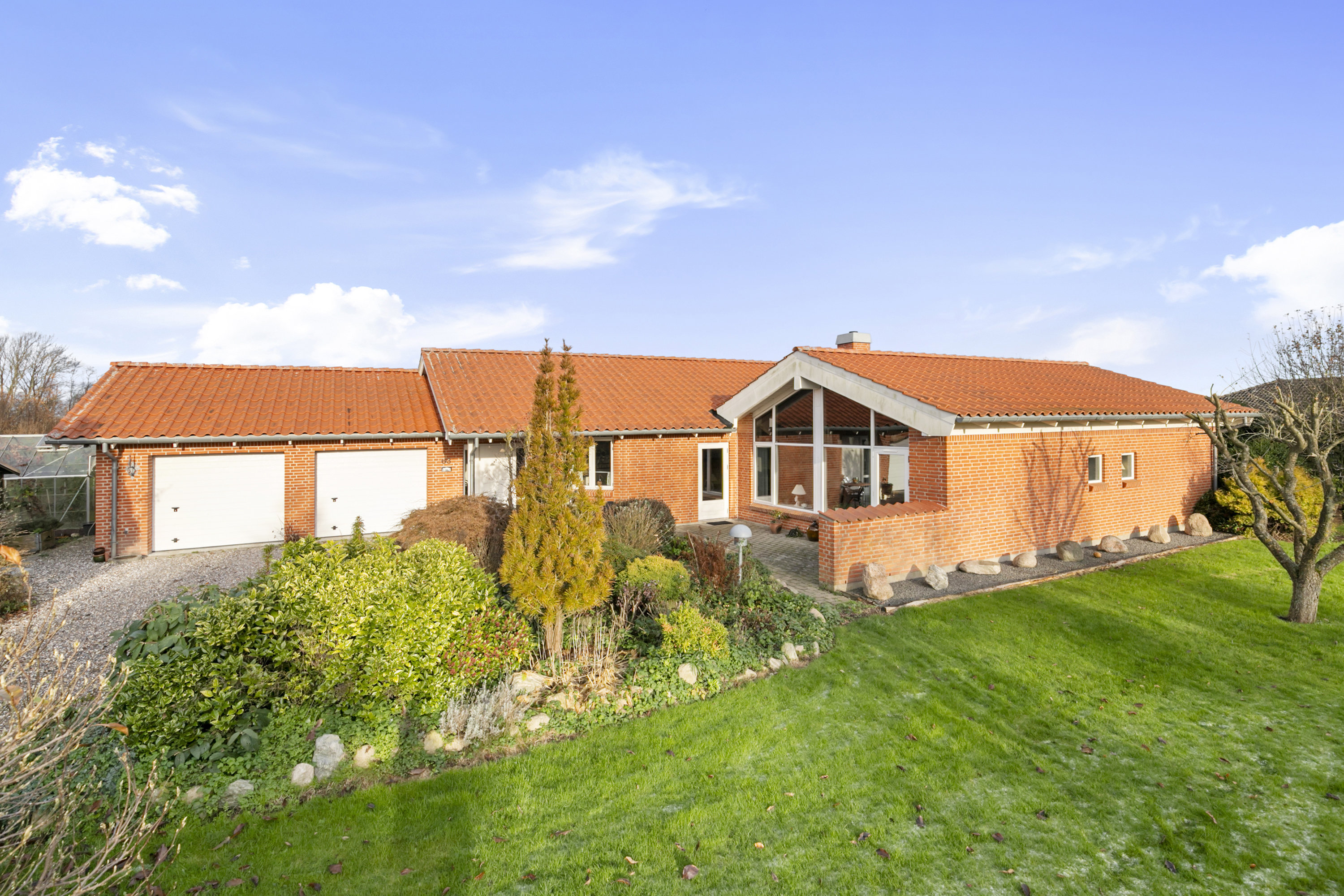 Fremhævet facade billede i fuldskærmstilstand. Billede af Foldbjergvej 63, 9760 Vrå