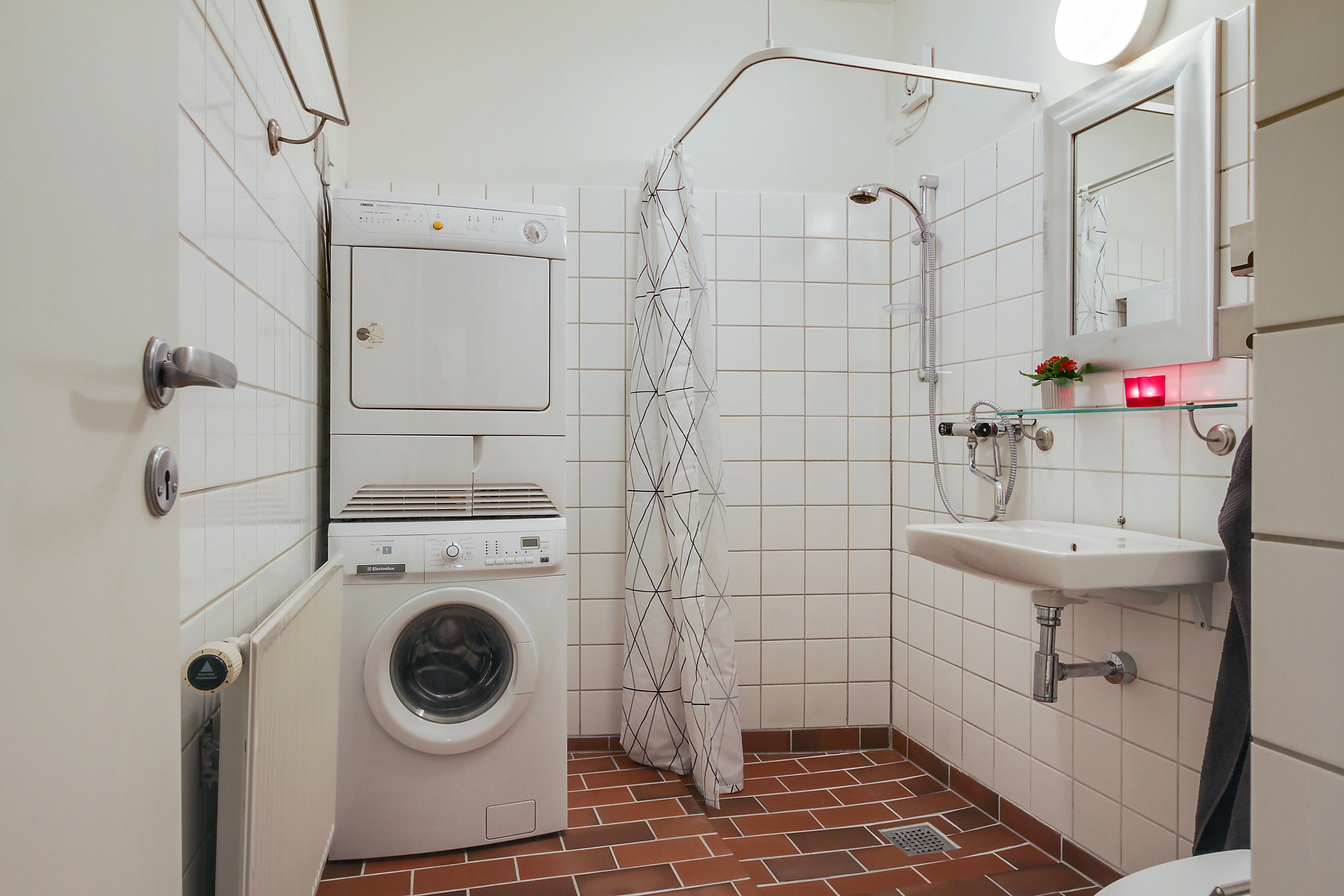 Fremhævet badeværelse billede i fuldskærmstilstand. Billede af Skolegade 1B, Slagelse, 4200 Slagelse