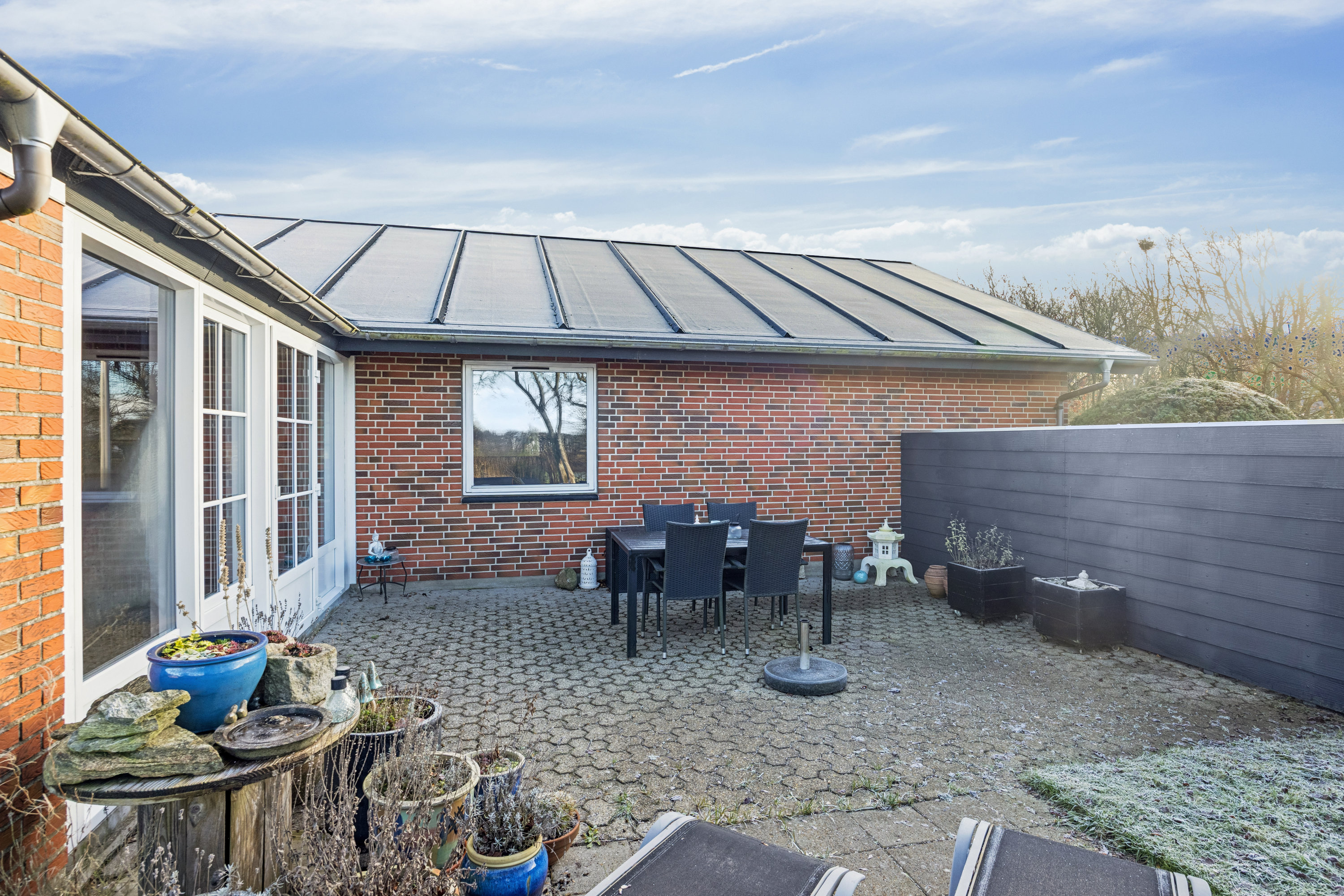 Fremhævet terrasse billede i fuldskærmstilstand. Billede af Kuskgårdsvej 16, 9381 Sulsted