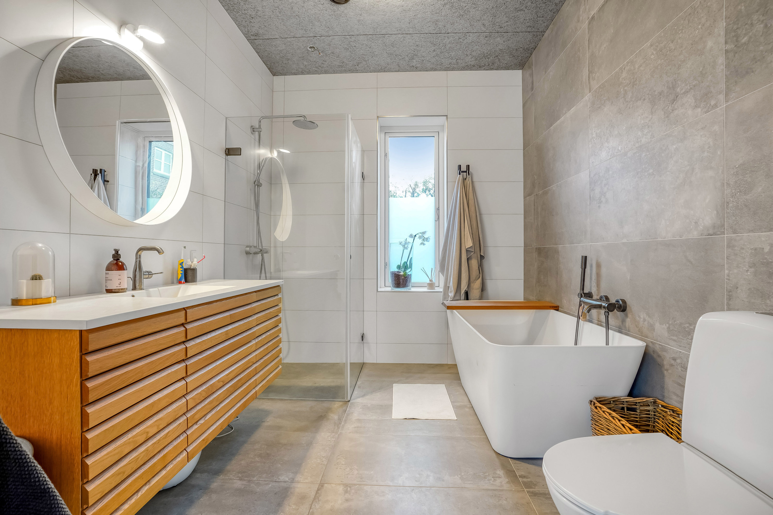 Fremhævet badeværelse billede i fuldskærmstilstand. Billede af Langedamsvej 15, 5500 Middelfart