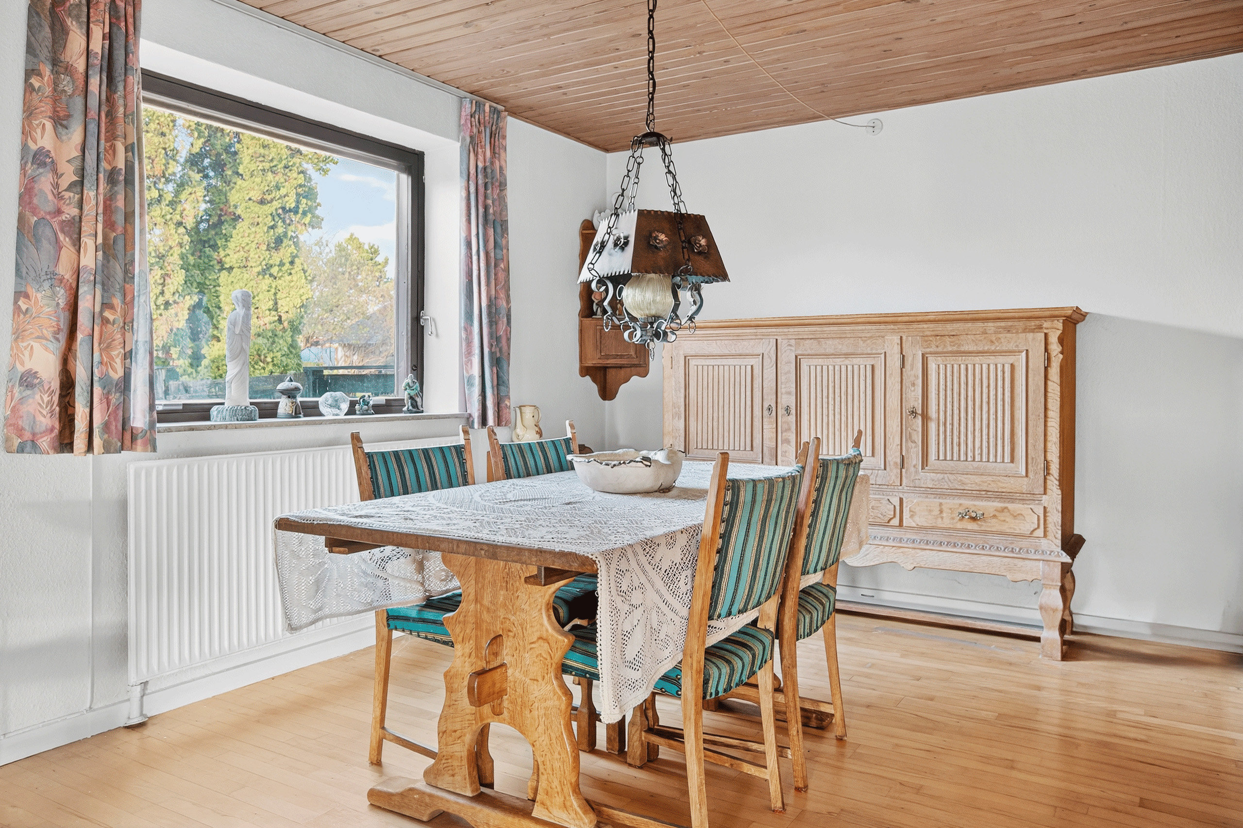 Fremhævet spisestue billede i fuldskærmstilstand. Billede af Pæremosevej 33, 2750 Ballerup