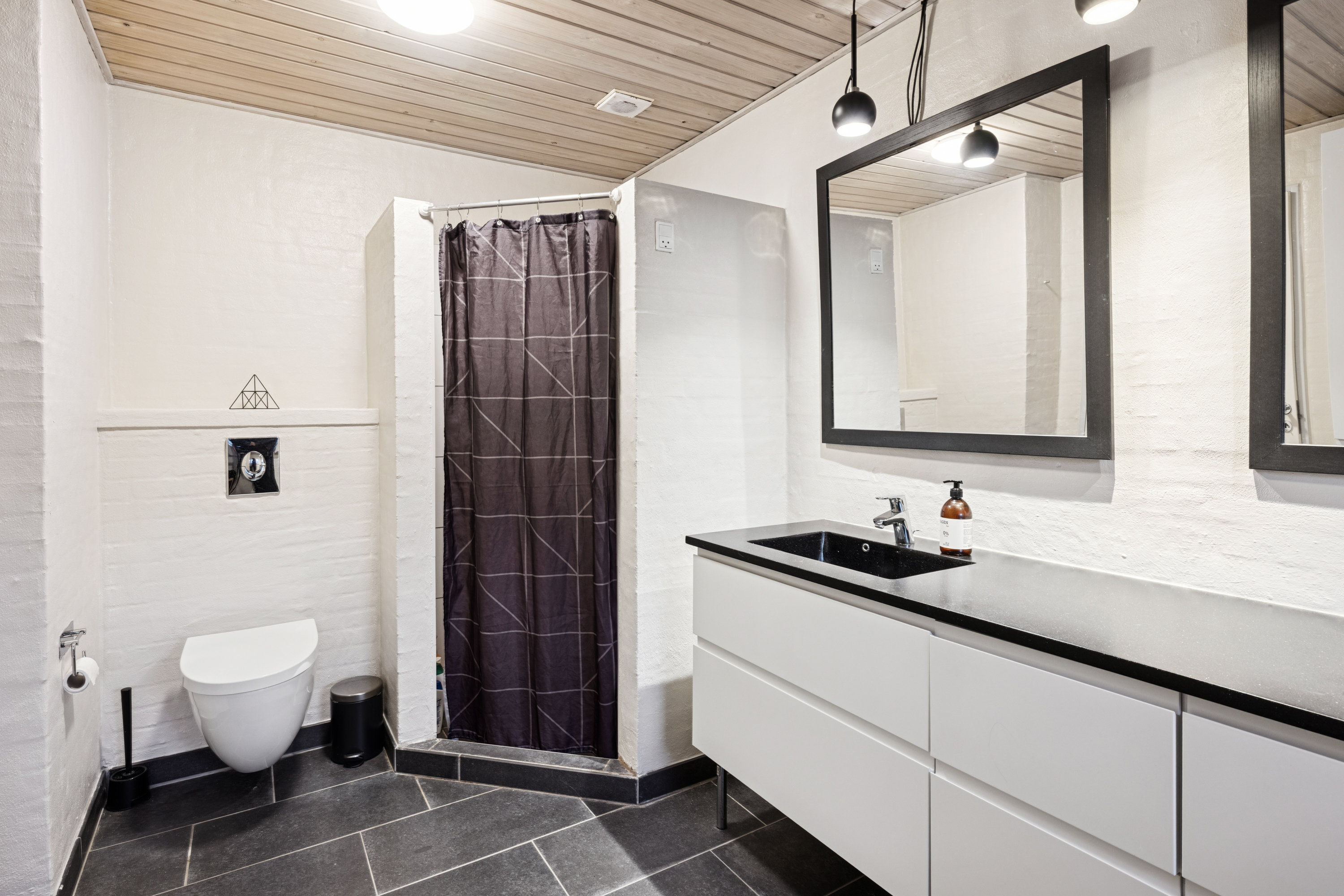 Fremhævet badeværelse billede i fuldskærmstilstand. Billede af Neptunvej 61, 8800 Viborg