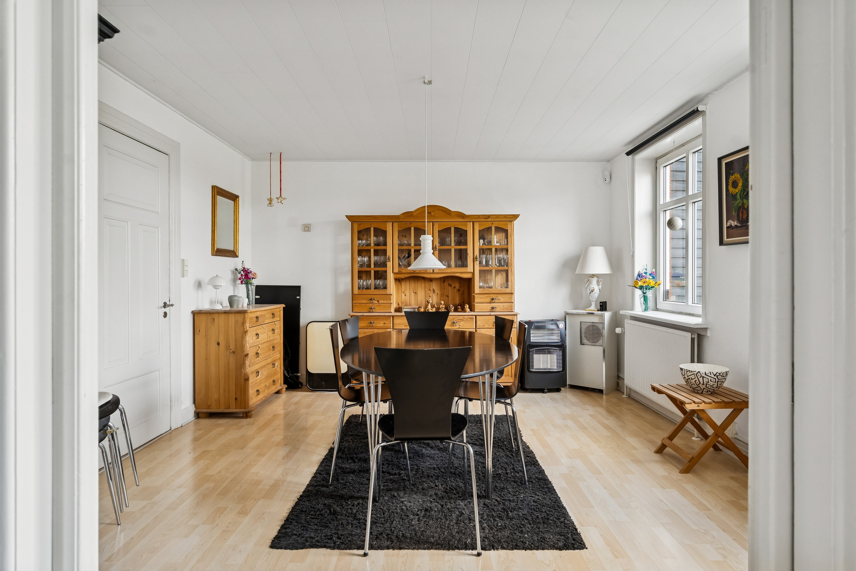 Fremhævet stue billede i fuldskærmstilstand. Billede af Østergade 74, Mollerup, 8830 Tjele