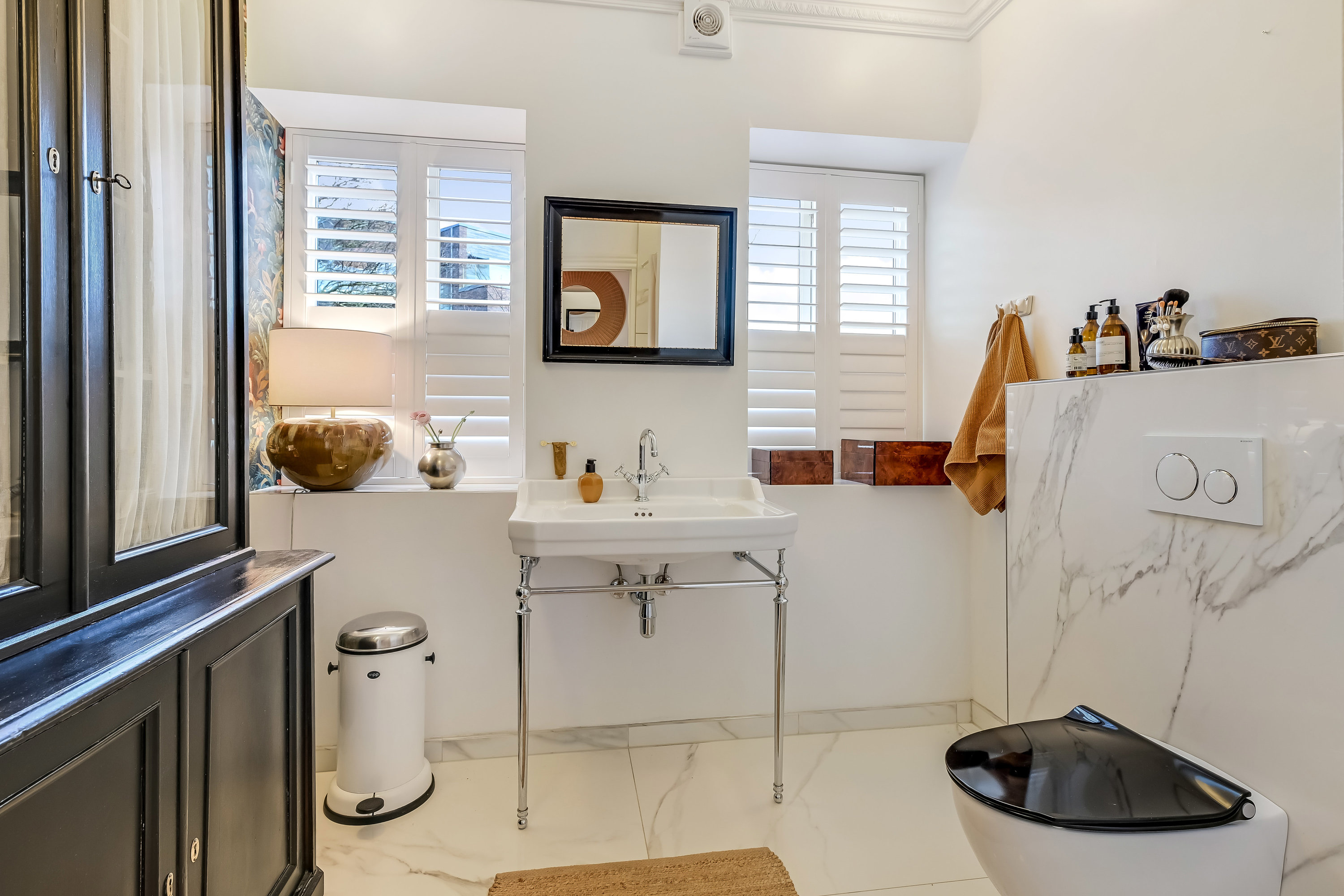 Fremhævet toilet billede i fuldskærmstilstand. Billede af Kronprinsensgade 2, 1., 6700 Esbjerg