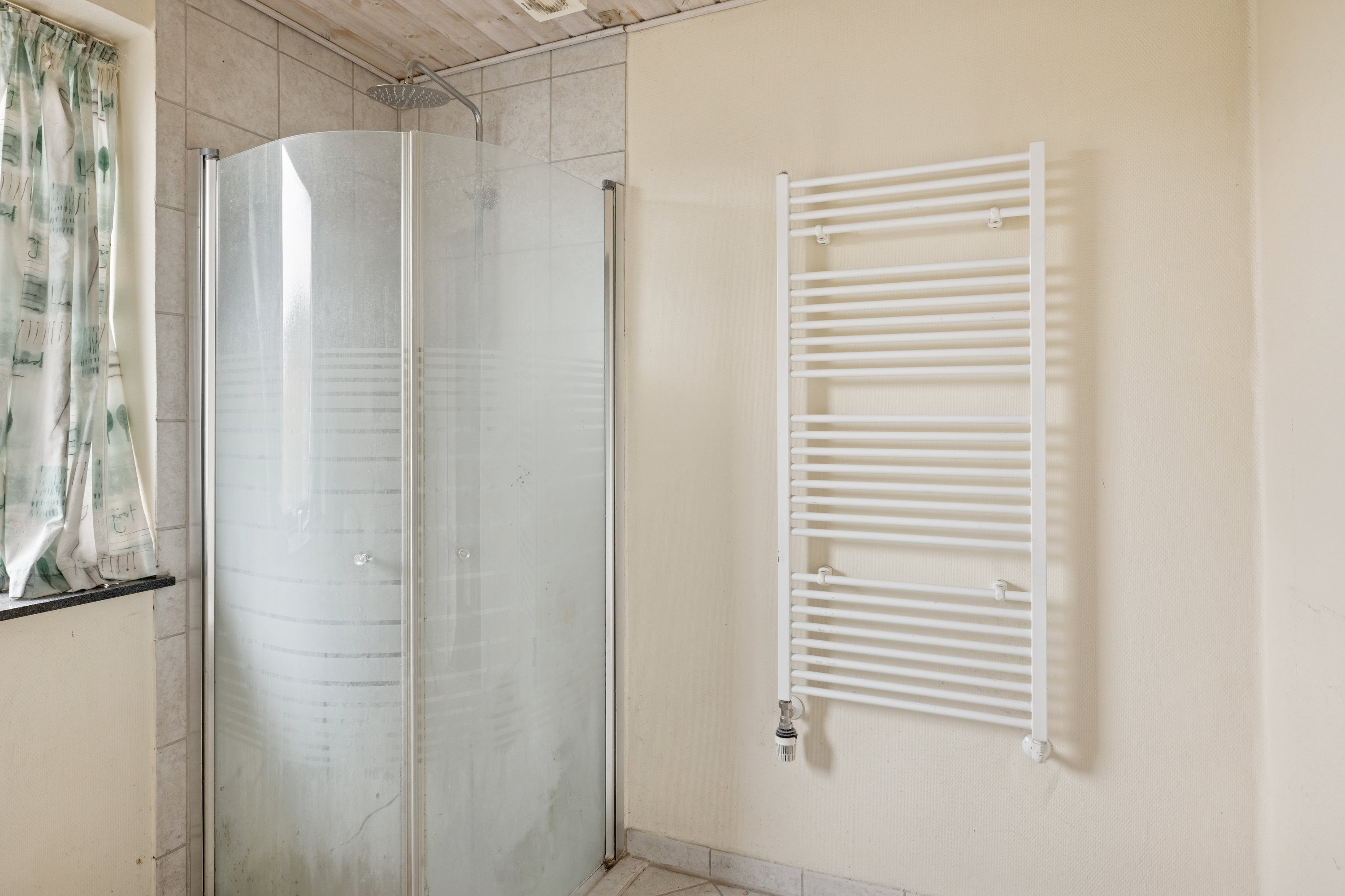 Fremhævet badeværelse billede i fuldskærmstilstand. Billede af Baneskellet 8, 8830 Tjele