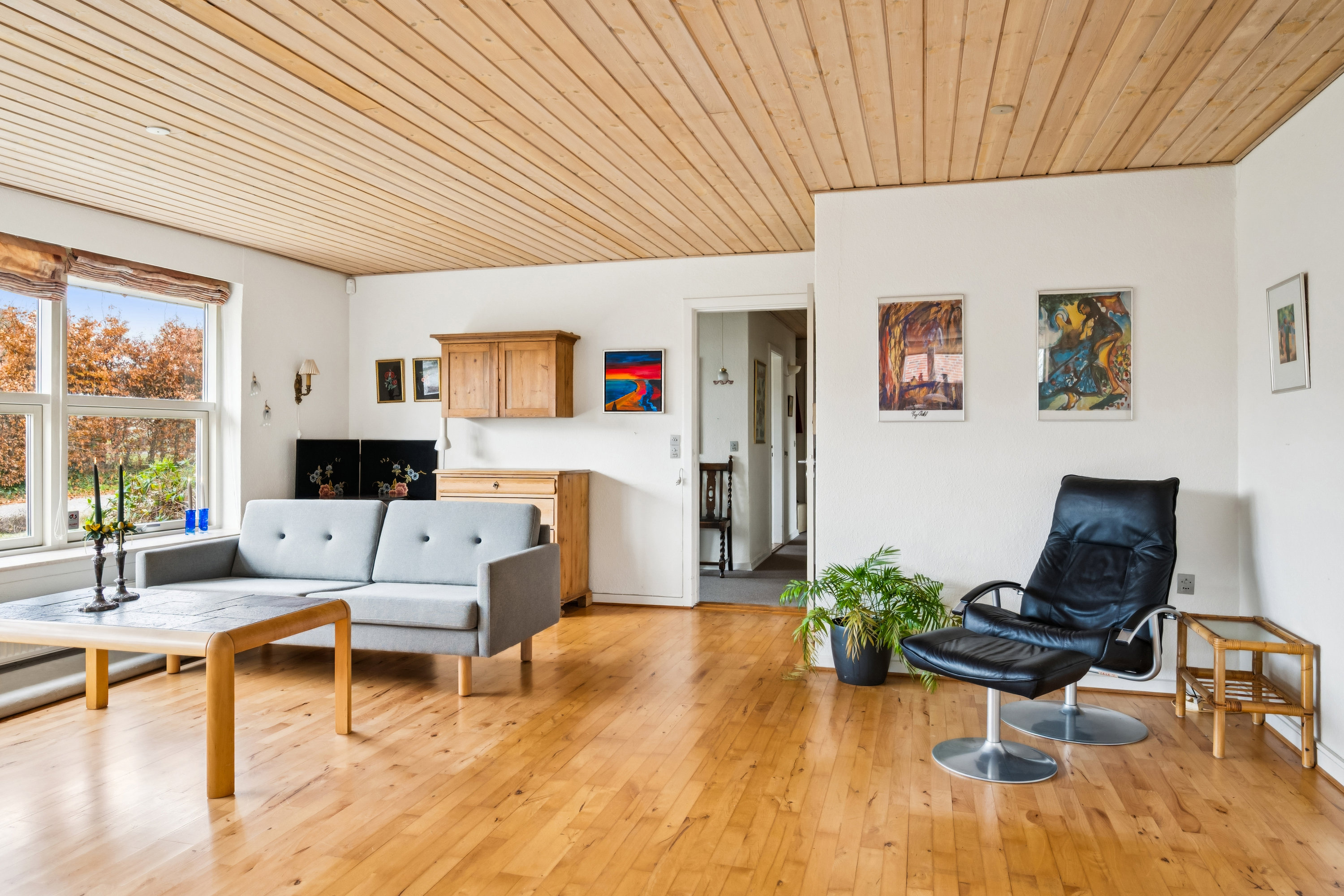 Fremhævet stue billede i fuldskærmstilstand. Billede af Tjørnevej 6, 8382 Hinnerup