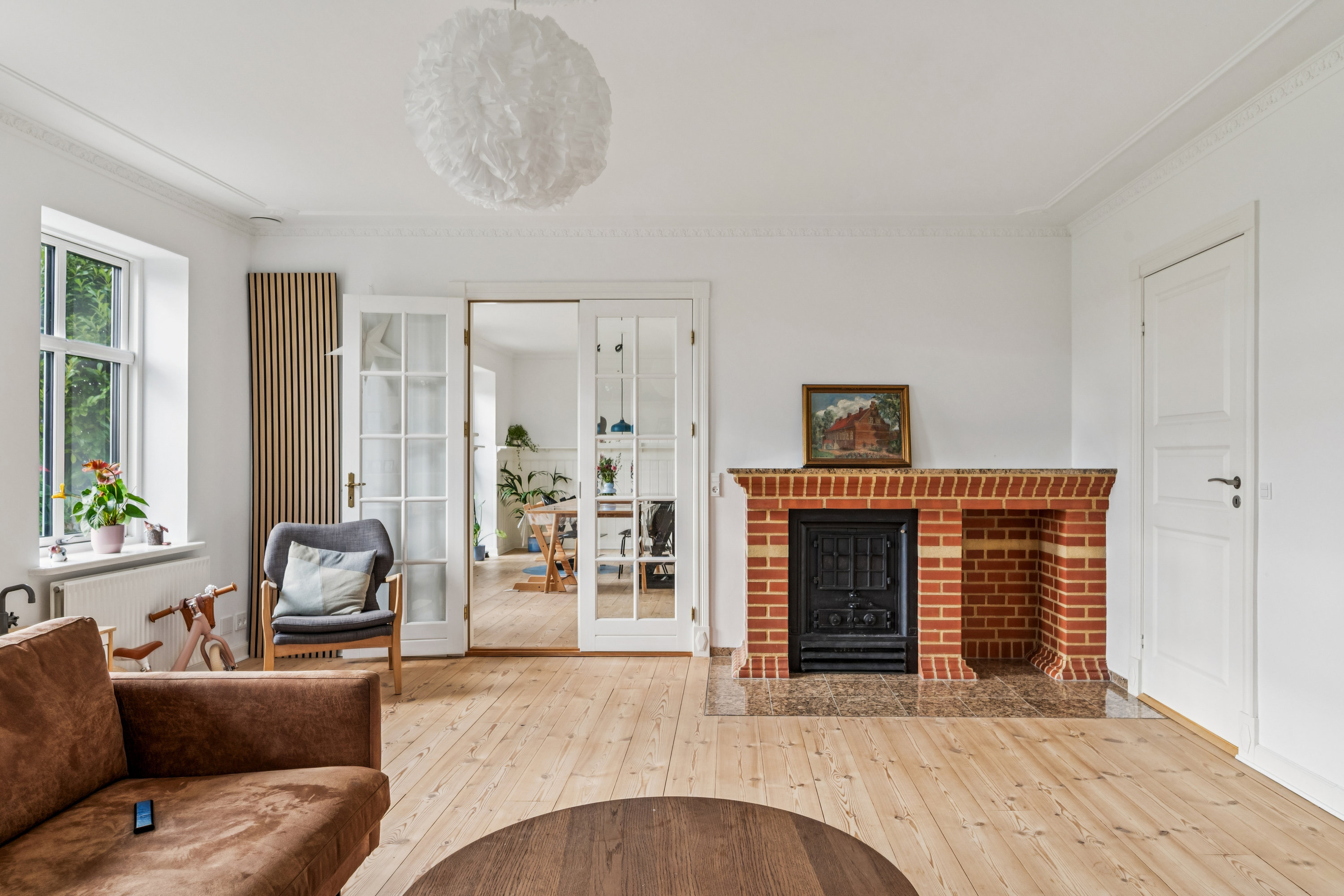 Fremhævet stue billede i fuldskærmstilstand. Billede af Haldumlund 3, Haldum, 8382 Hinnerup