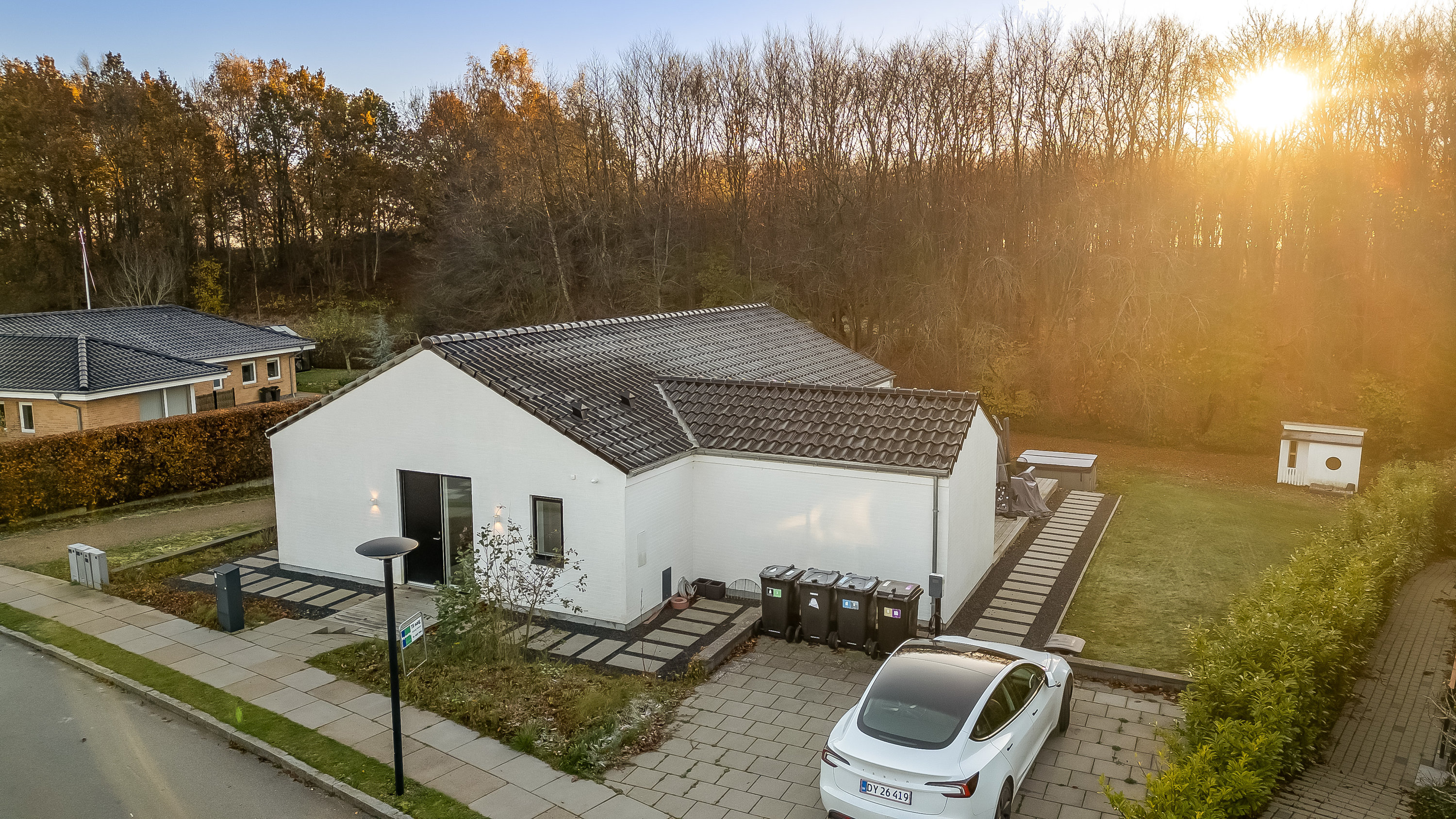 Fremhævet facade billede i fuldskærmstilstand. Billede af Bombakken 57, 3320 Skævinge