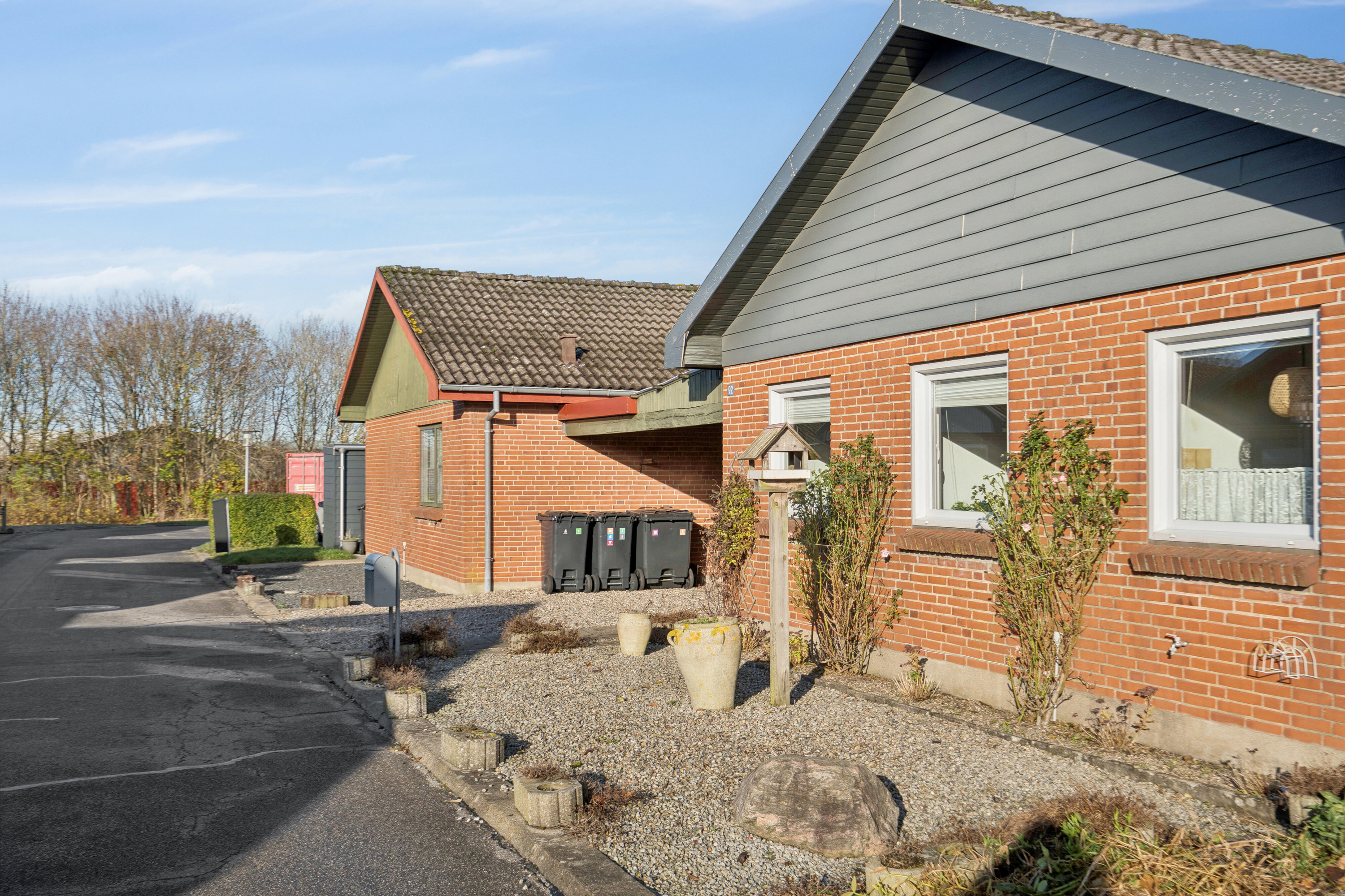 Miniaturebillede 2: set fra vejen. Billede af Toften 92, 6330 Padborg