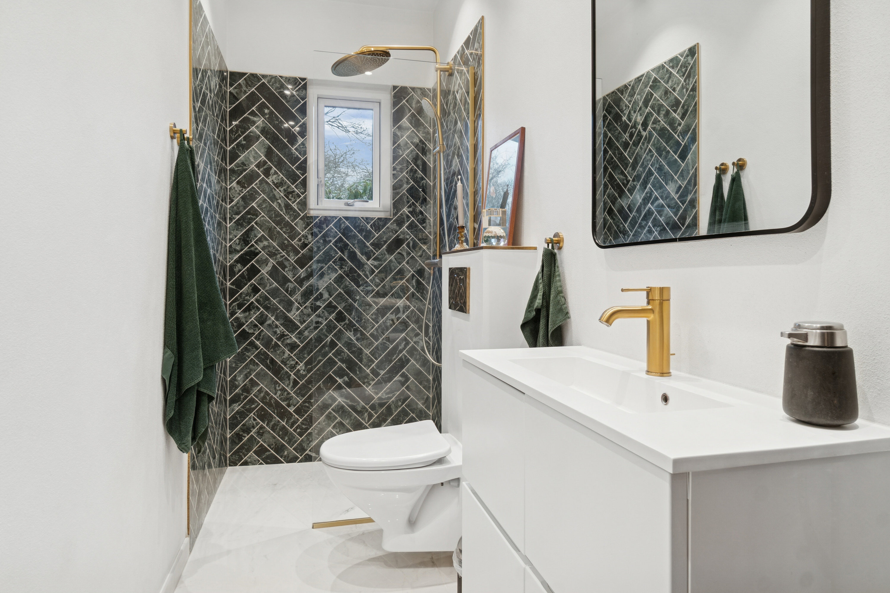 Fremhævet badeværelse billede i fuldskærmstilstand. Billede af Carinavej 8, 8270 Højbjerg