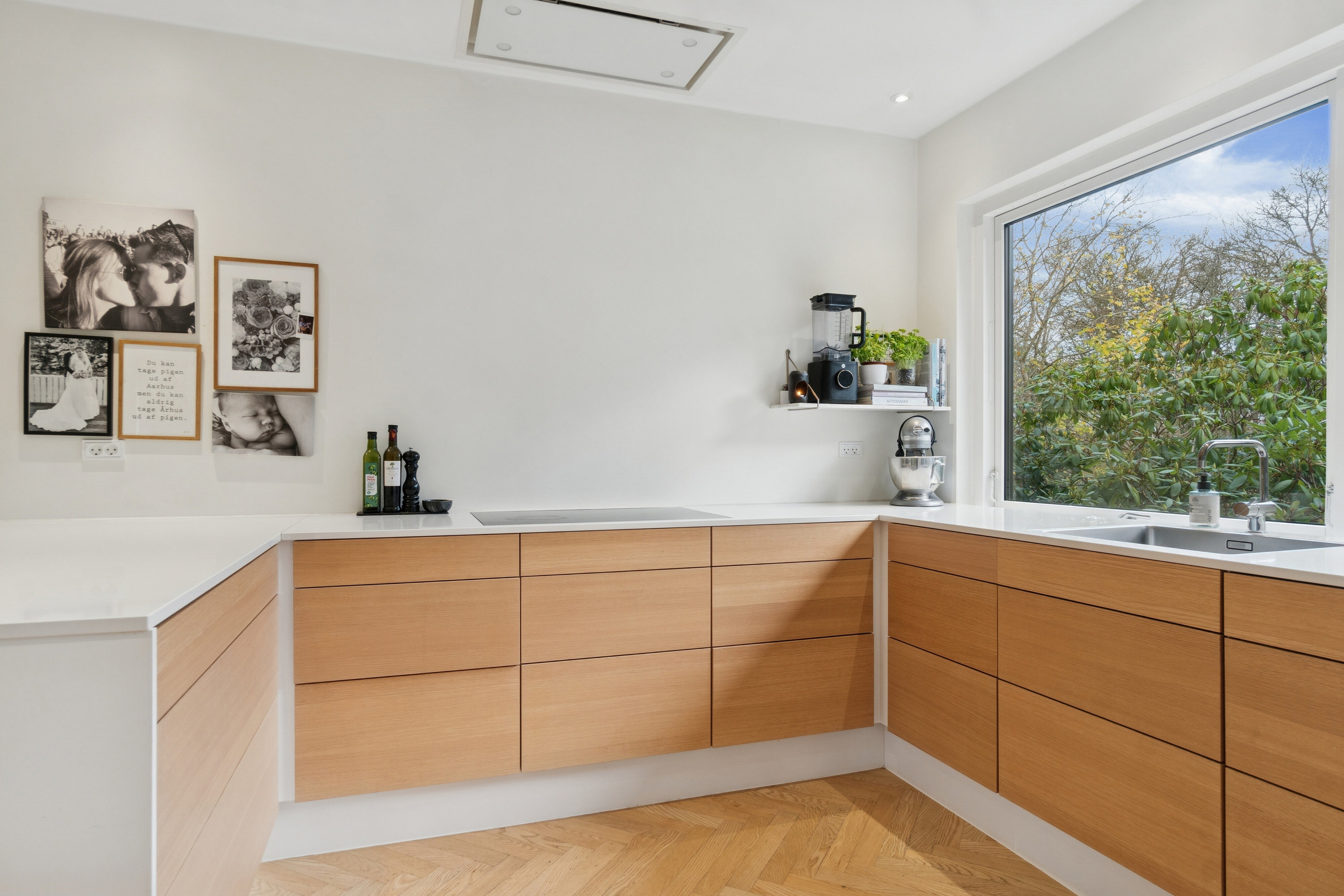 Fremhævet køkken billede i fuldskærmstilstand. Billede af Carinavej 8, 8270 Højbjerg