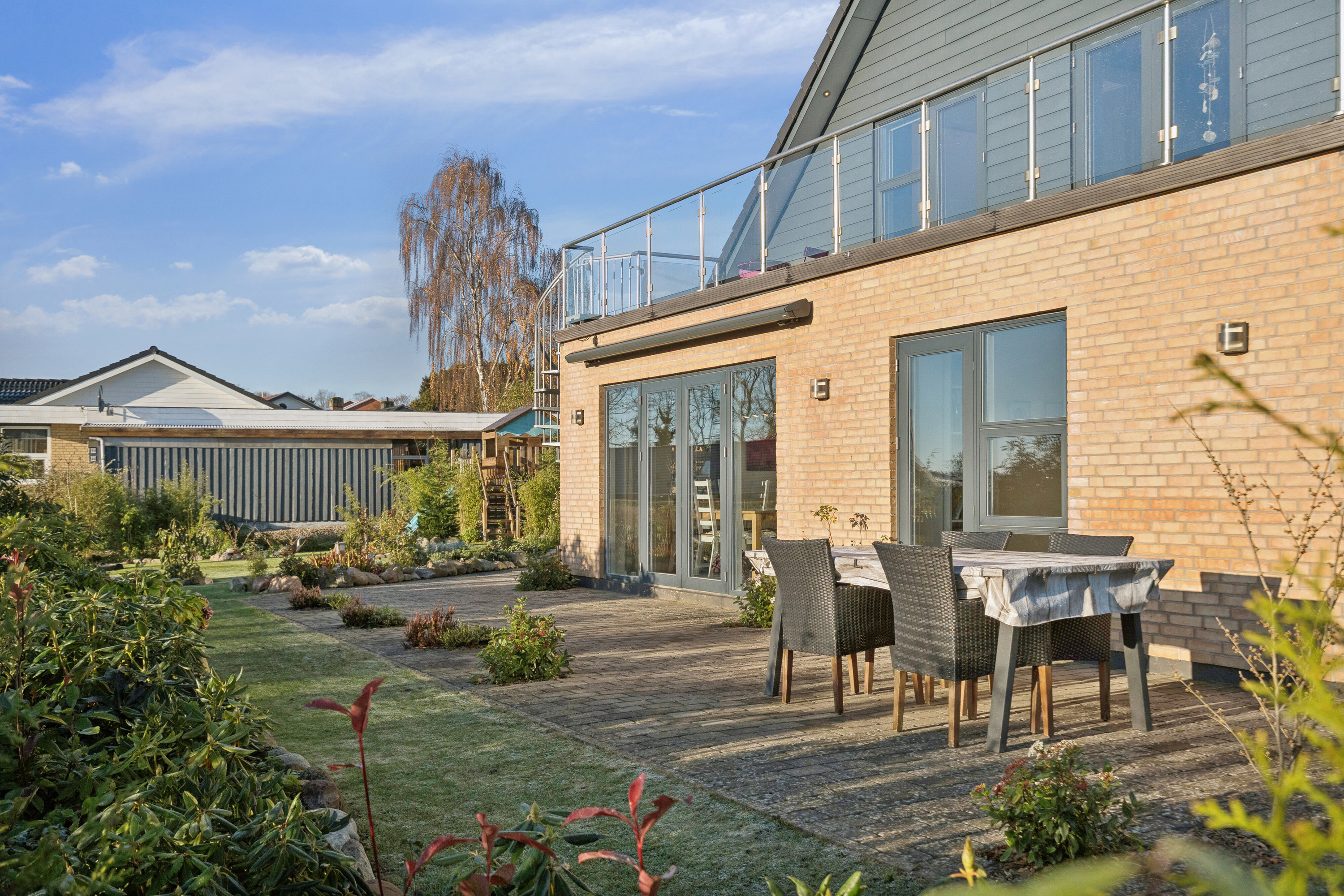 Miniaturebillede 1: ejendommen set fra haven. Billede af Musvitvej 6, Kollund, 6340 Kruså