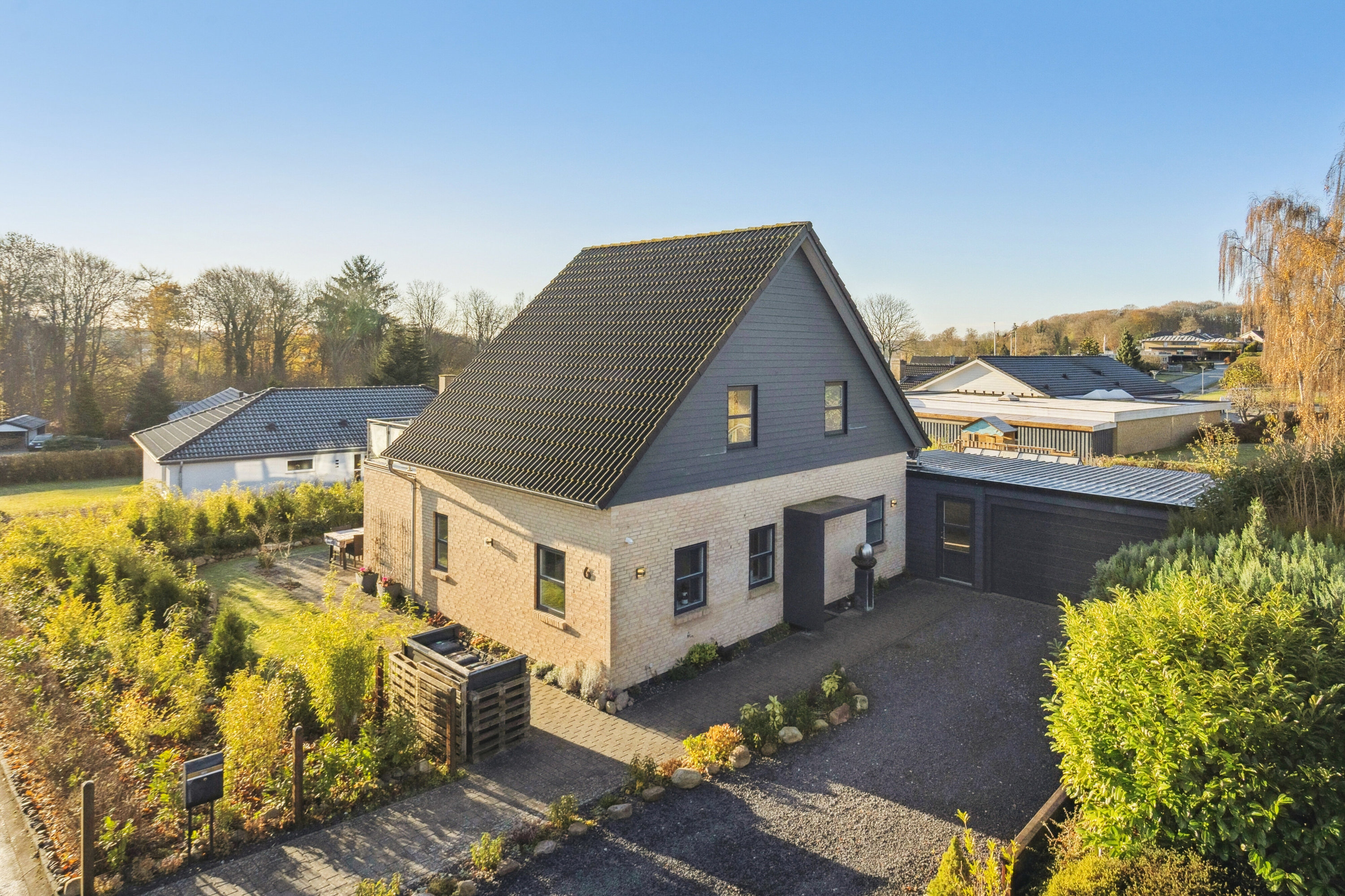 Miniaturebillede 2: ejendommen set fra vejen. Billede af Musvitvej 6, Kollund, 6340 Kruså