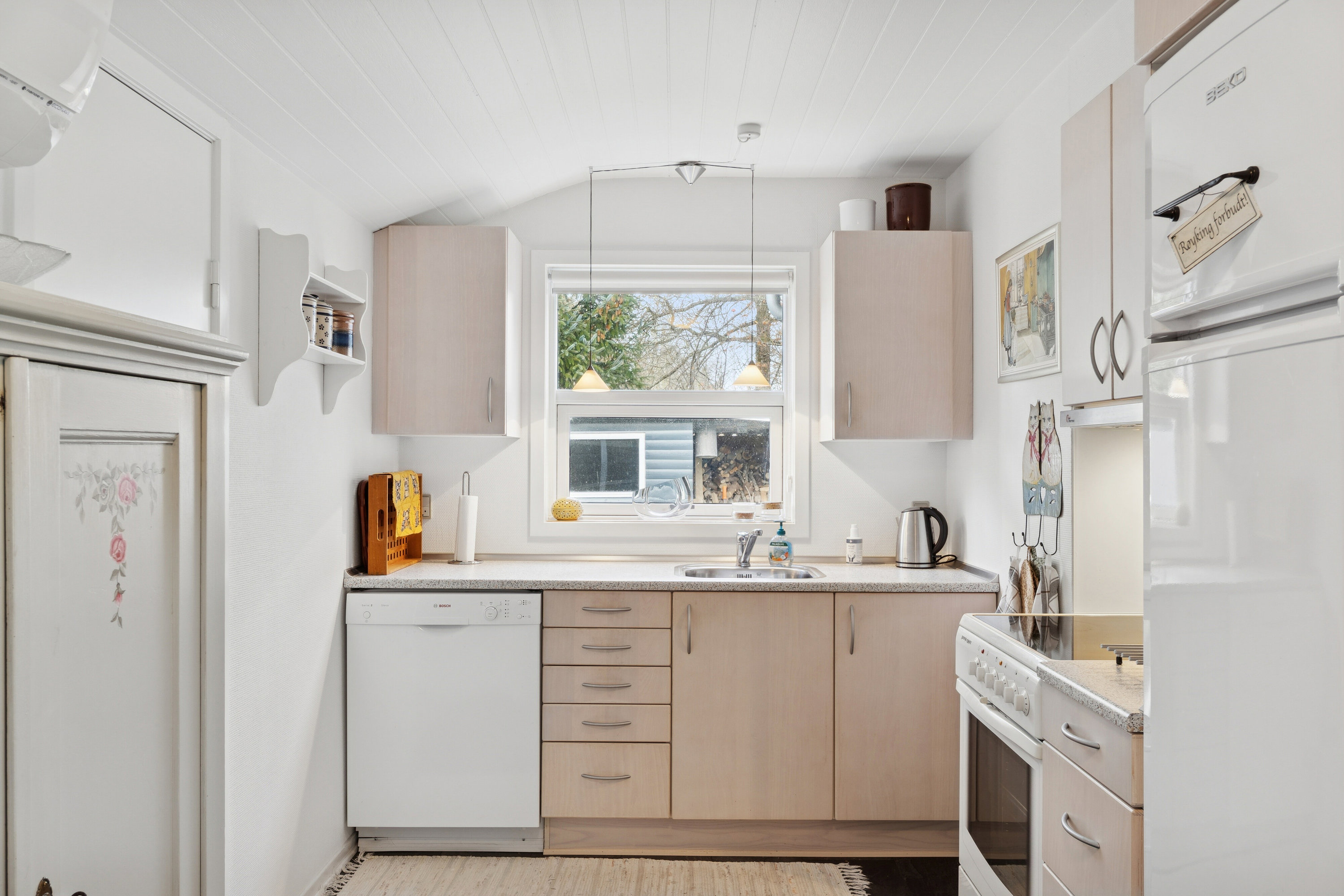 Fremhævet køkken billede i fuldskærmstilstand. Billede af Skovvej 7, Sunddraget, 7790 Thyholm