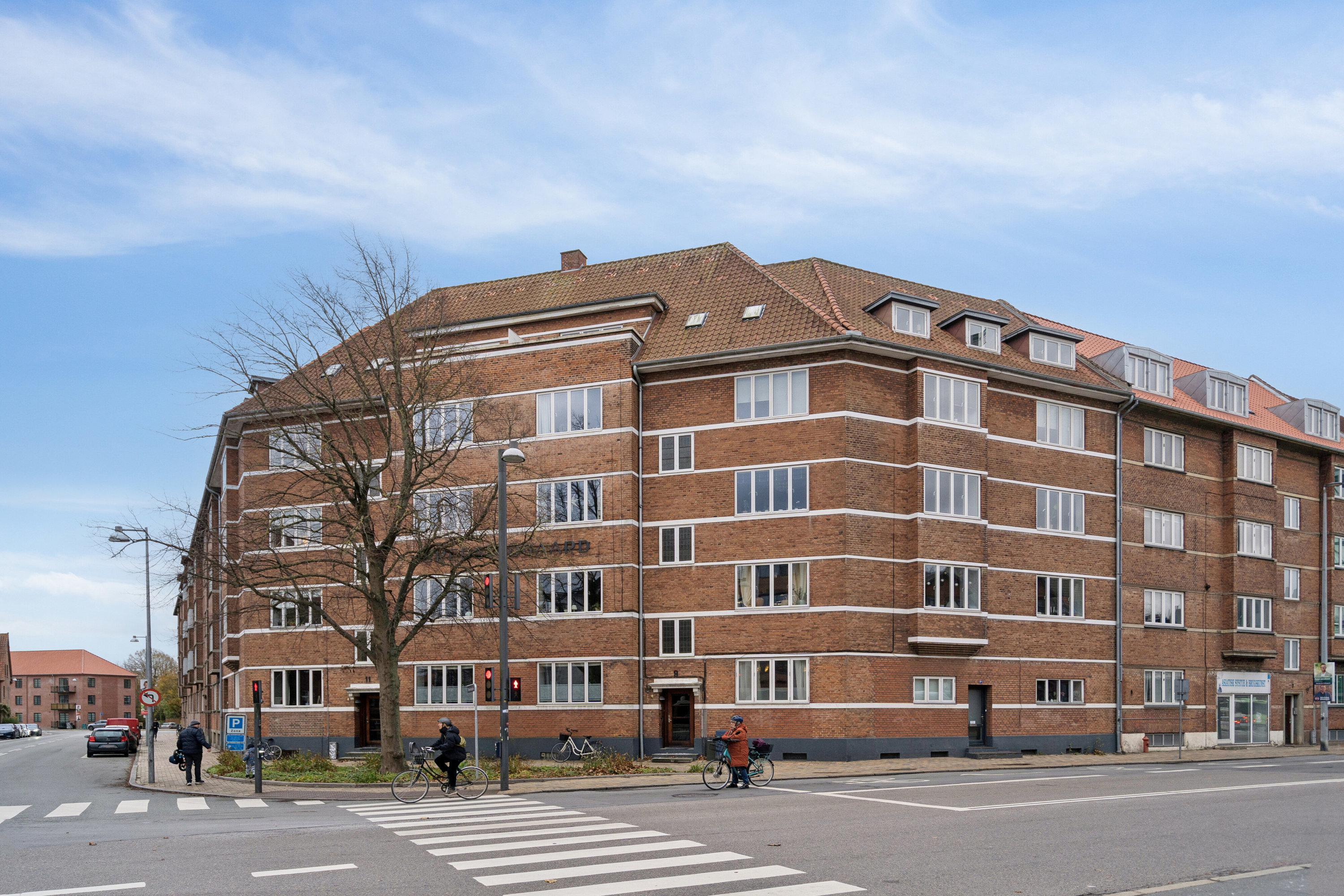 Fremhævet set fra vejen billede i fuldskærmstilstand. Billede af Skibhusvej 9, 4. th., 5000 Odense C