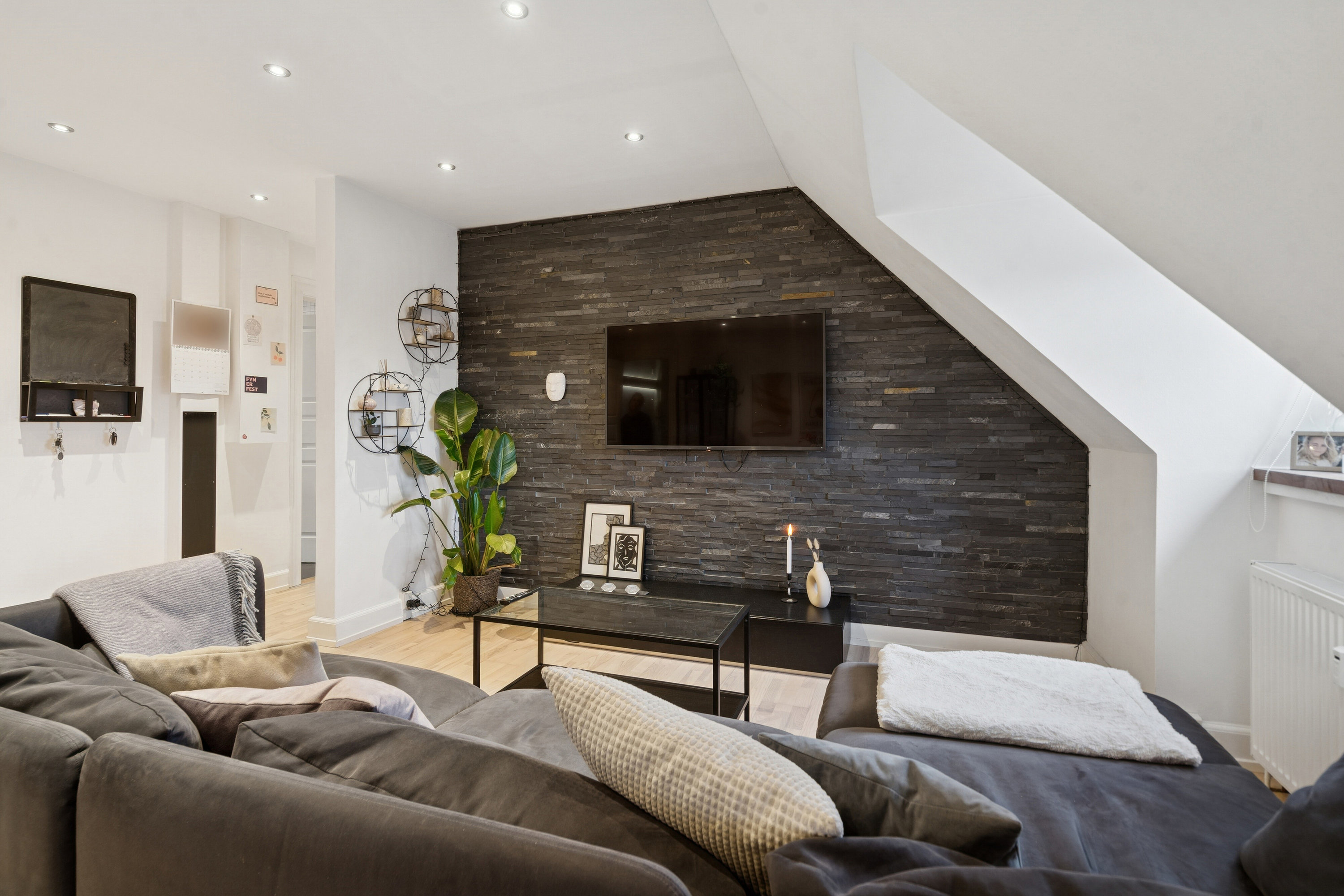 Fremhævet stue billede i fuldskærmstilstand. Billede af Skibhusvej 9, 4. th., 5000 Odense C