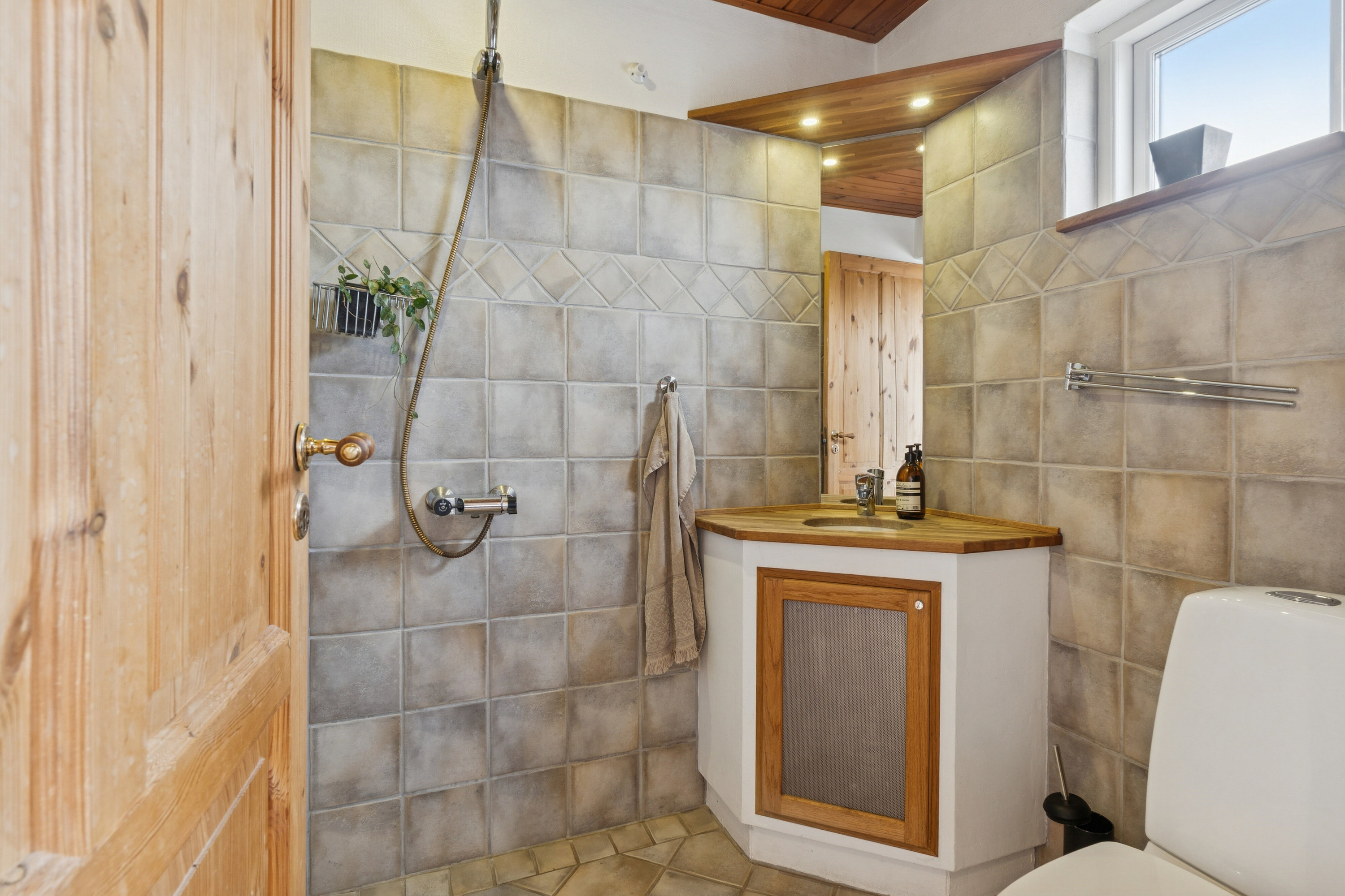 Fremhævet badeværelse billede i fuldskærmstilstand. Billede af Brordrupvej 64, Kamstrup, 4000 Roskilde