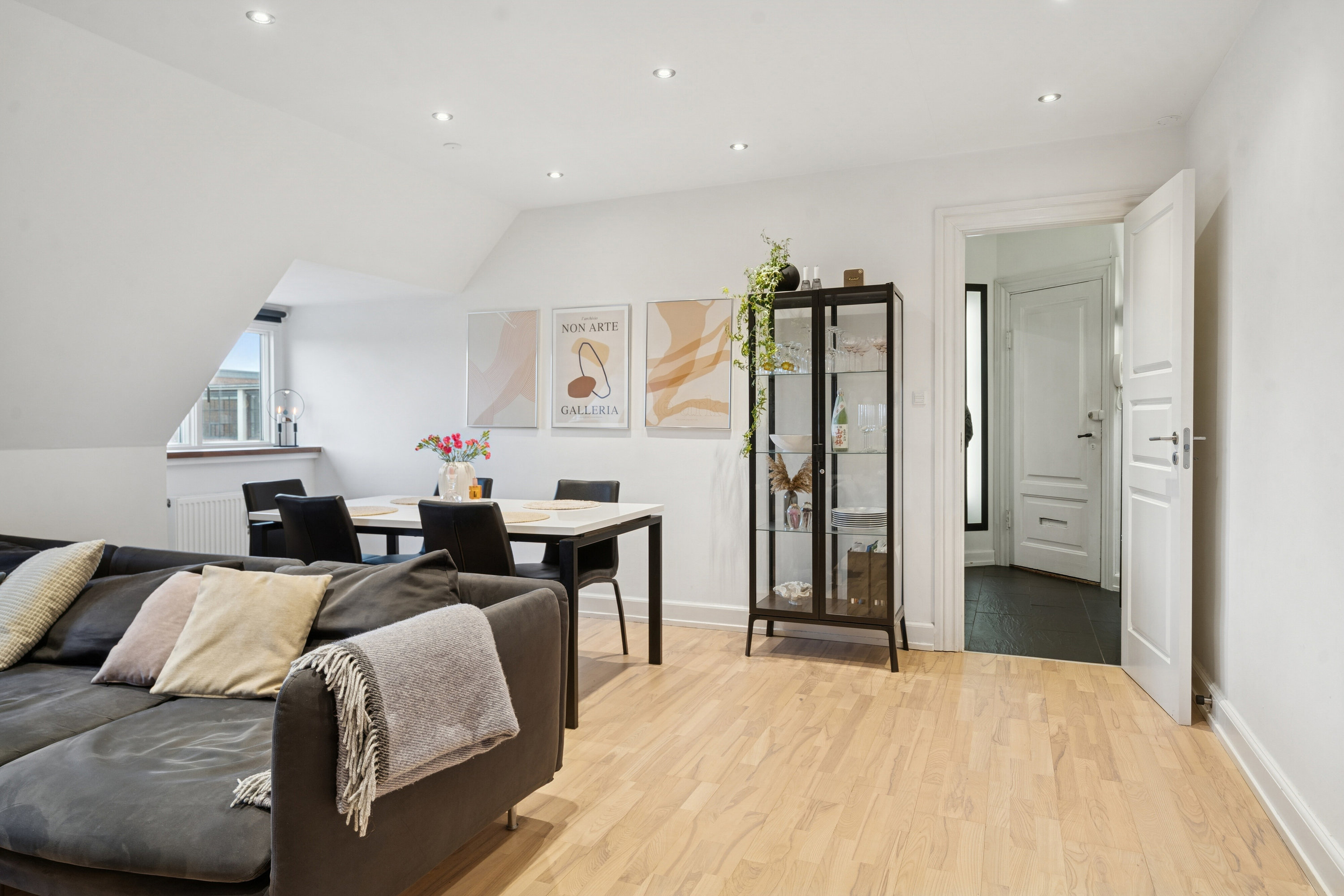 Fremhævet stue billede i fuldskærmstilstand. Billede af Skibhusvej 9, 4. th., 5000 Odense C