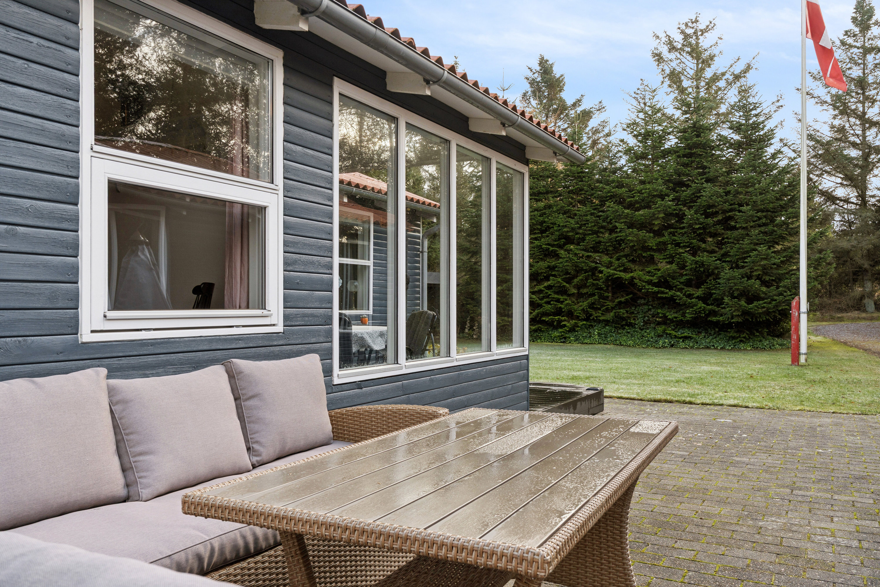 Fremhævet terrasse billede i fuldskærmstilstand. Billede af Skovvej 7, Sunddraget, 7790 Thyholm