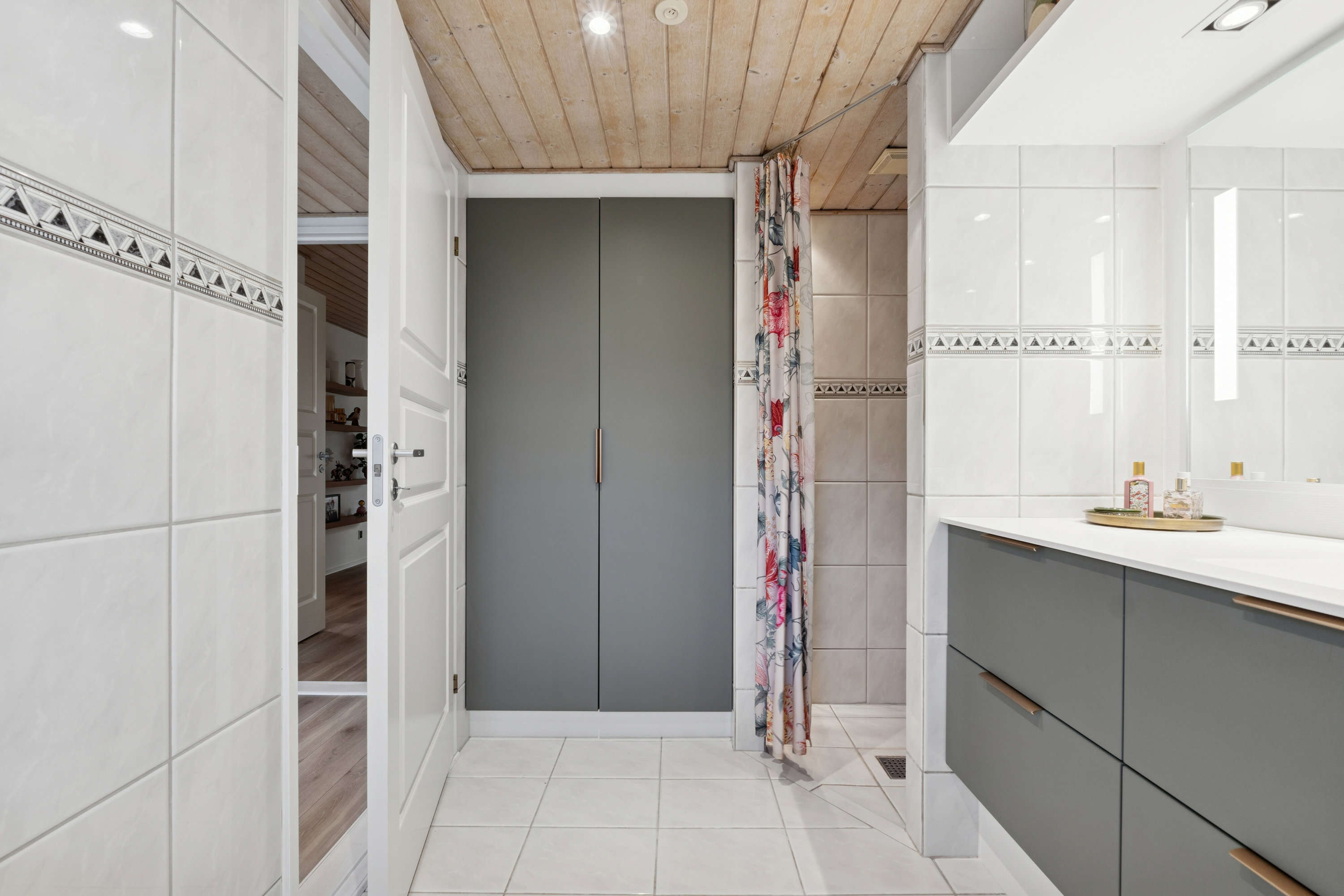 Fremhævet badeværelse billede i fuldskærmstilstand. Billede af Plantagevej 77, 5462 Morud