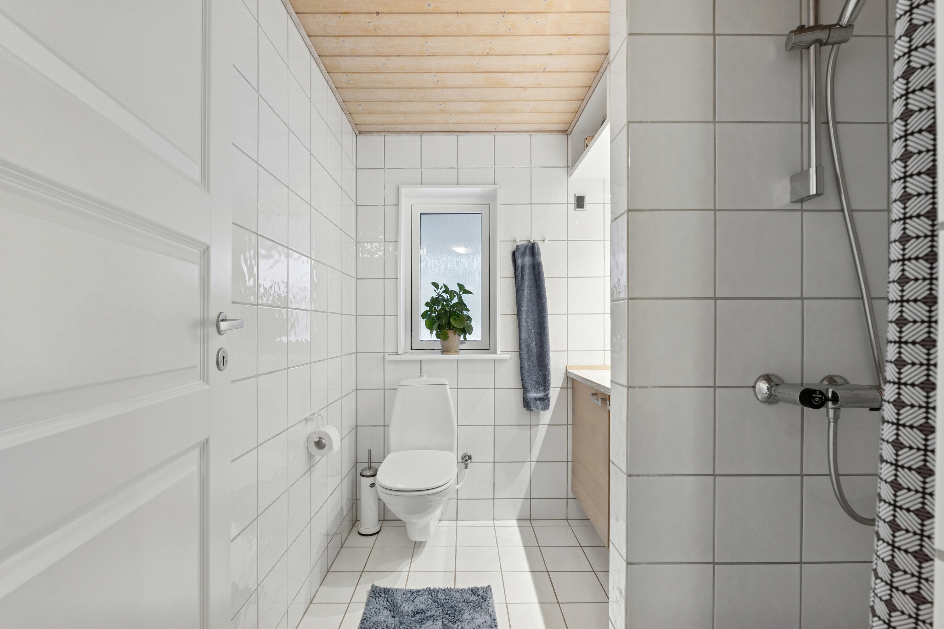 Fremhævet badeværelse billede i fuldskærmstilstand. Billede af Plantagevej 77, 5462 Morud