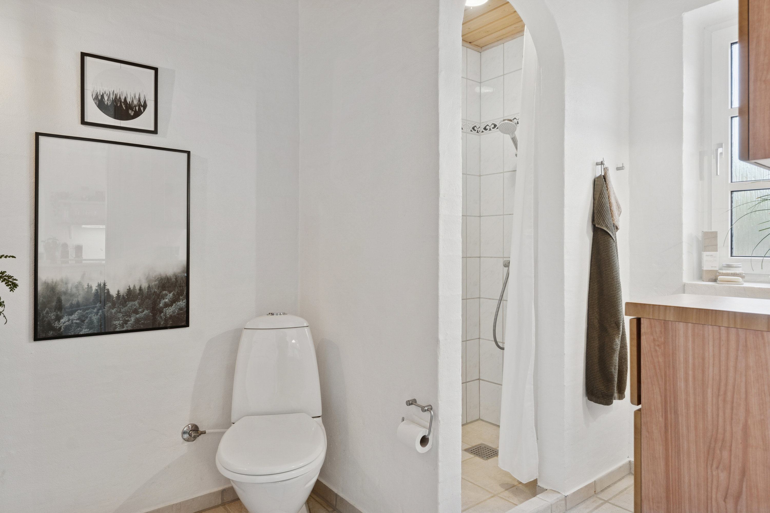 Fremhævet badeværelse billede i fuldskærmstilstand. Billede af Bavnbak 7, Klitmøller, 7700 Thisted