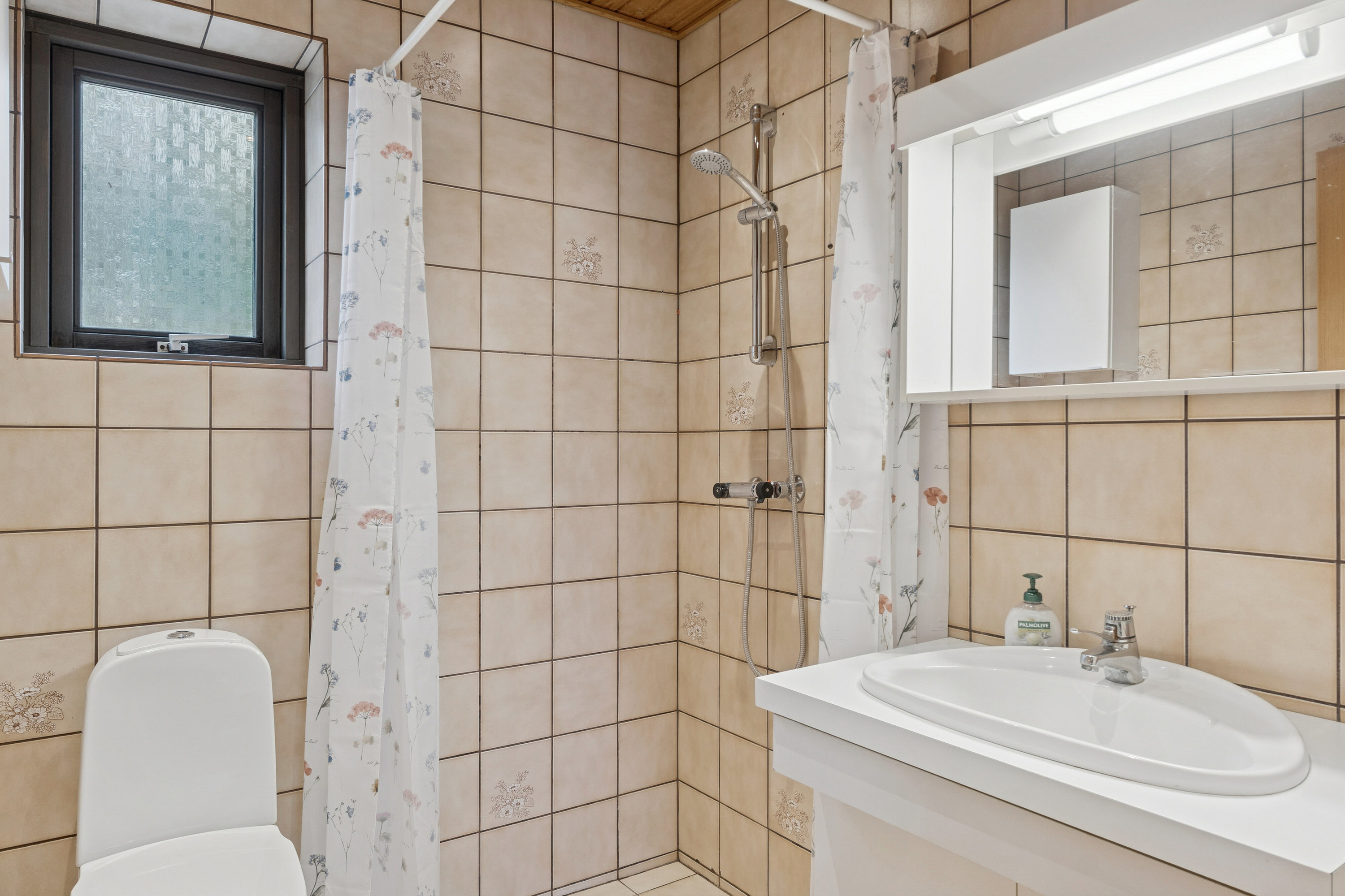 Fremhævet badeværelse billede i fuldskærmstilstand. Billede af Tårnvej 17C, Østerild, 7700 Thisted