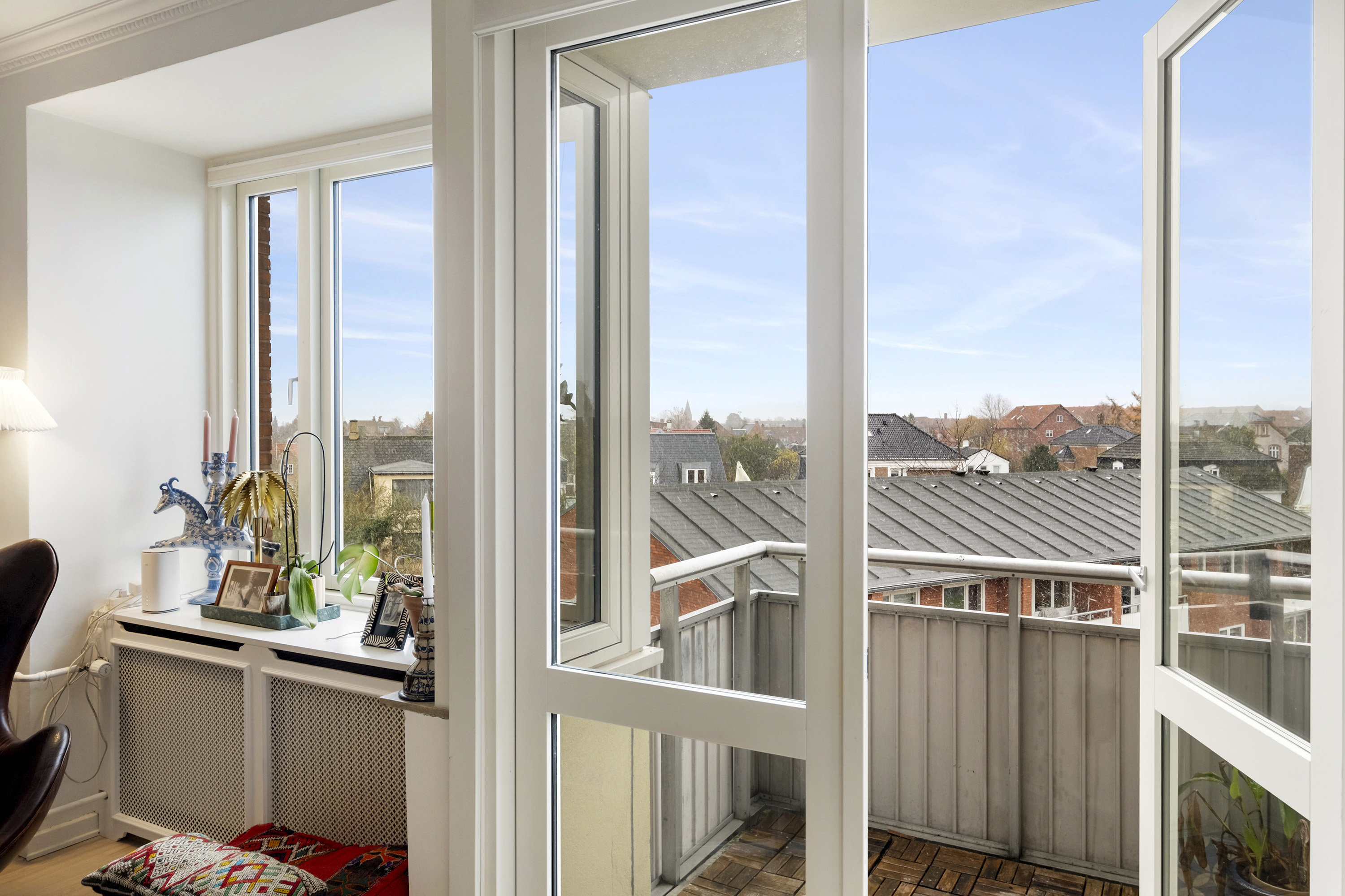 Fremhævet stue billede i fuldskærmstilstand. Billede af Ordrupvej 45A, 2. tv., 2920 Charlottenlund