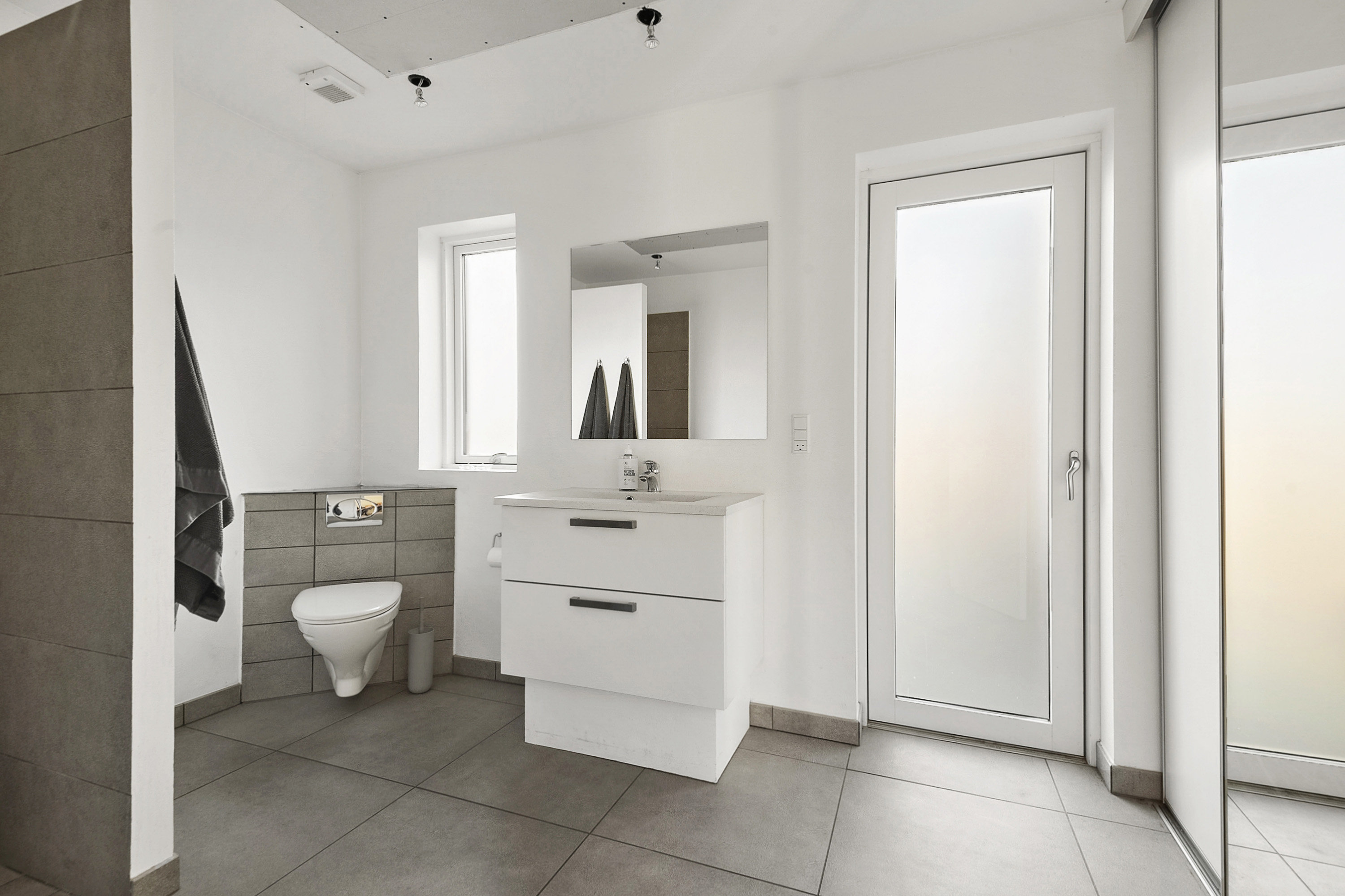 Fremhævet badeværelse billede i fuldskærmstilstand. Billede af Laboratorievej 12, 6800 Varde