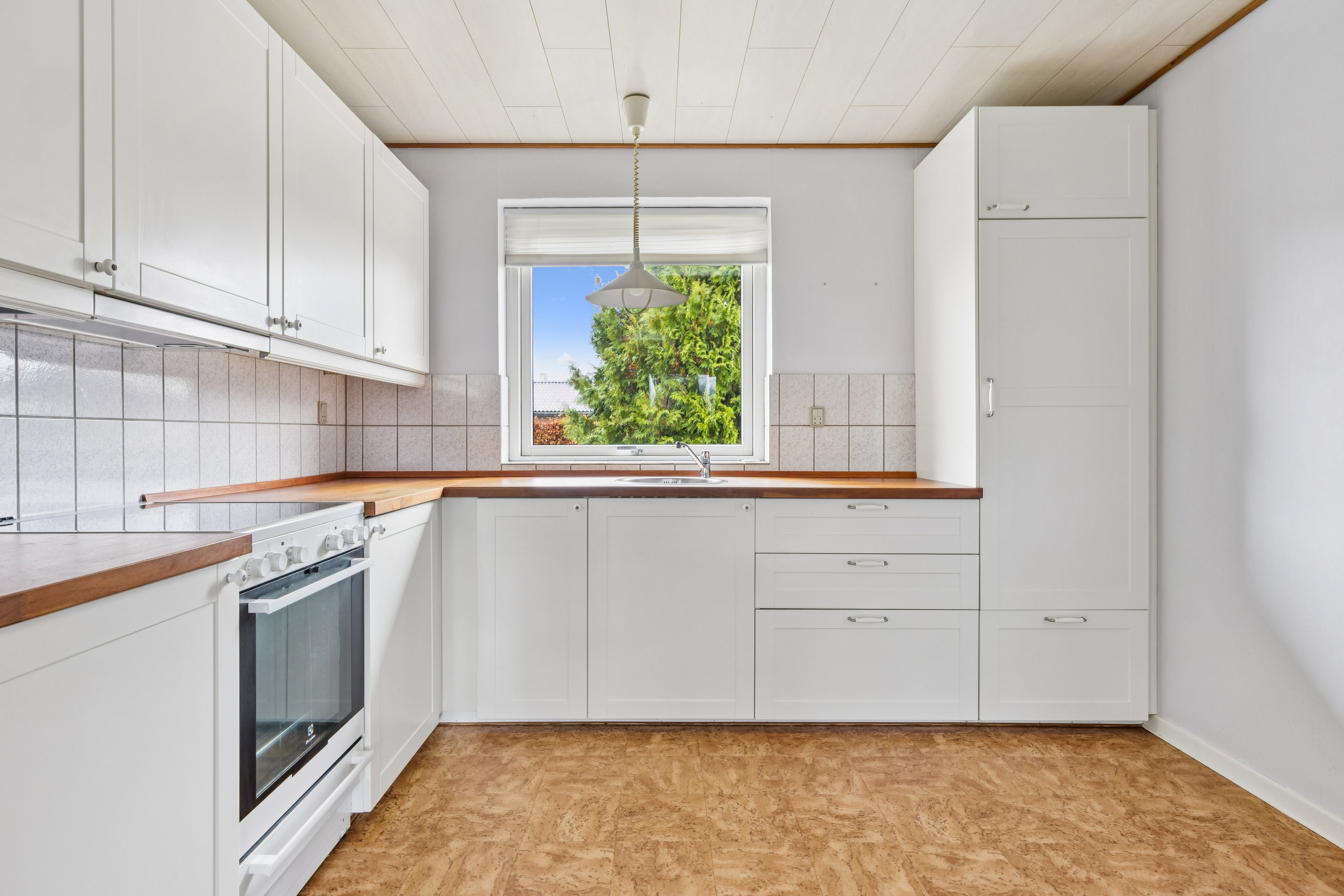 Fremhævet køkken billede i fuldskærmstilstand. Billede af Byvangen 6B, 4673 Rødvig Stevns