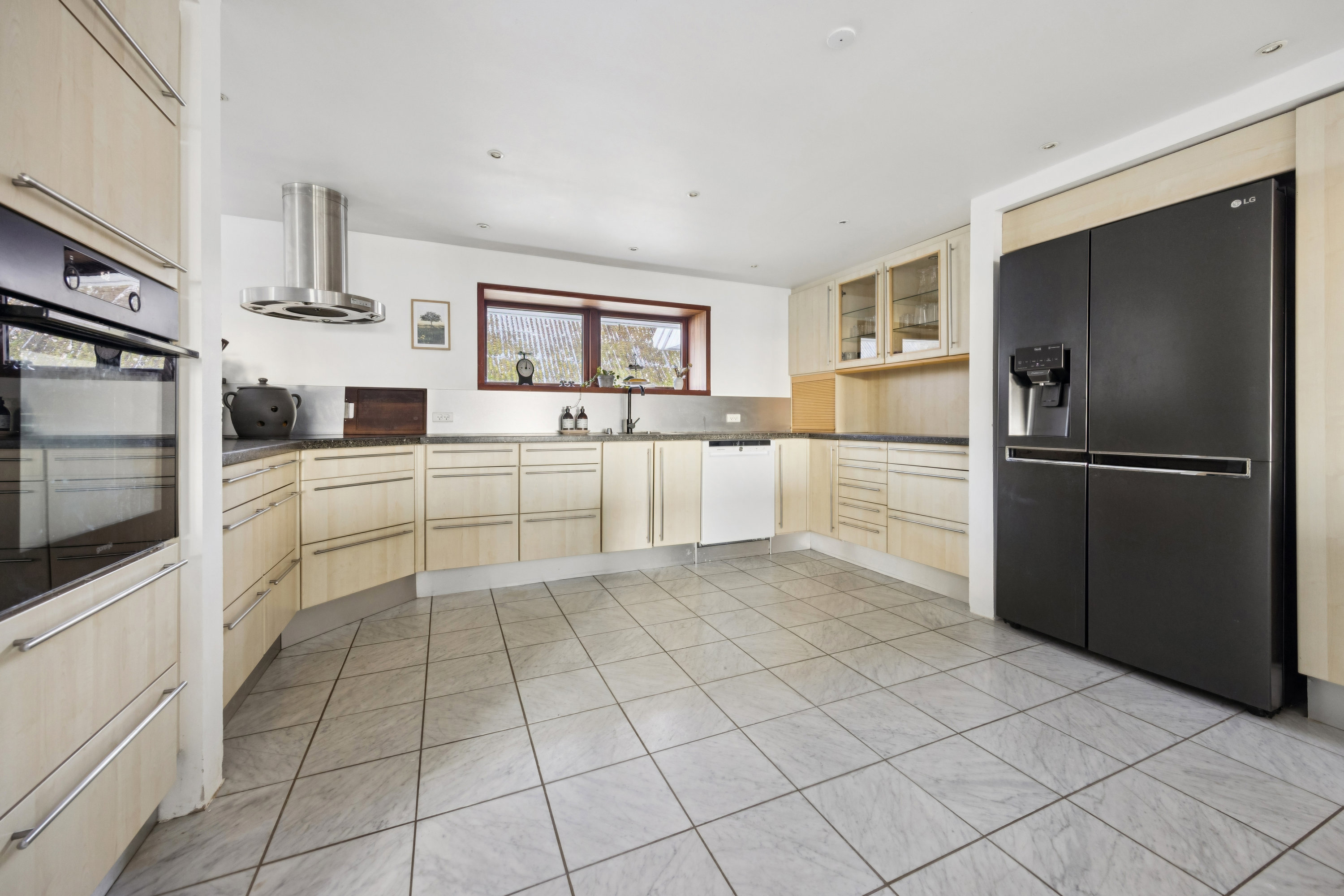 Fremhævet køkken billede i fuldskærmstilstand. Billede af Erik Banners Vej 45, Attrup, 9460 Brovst