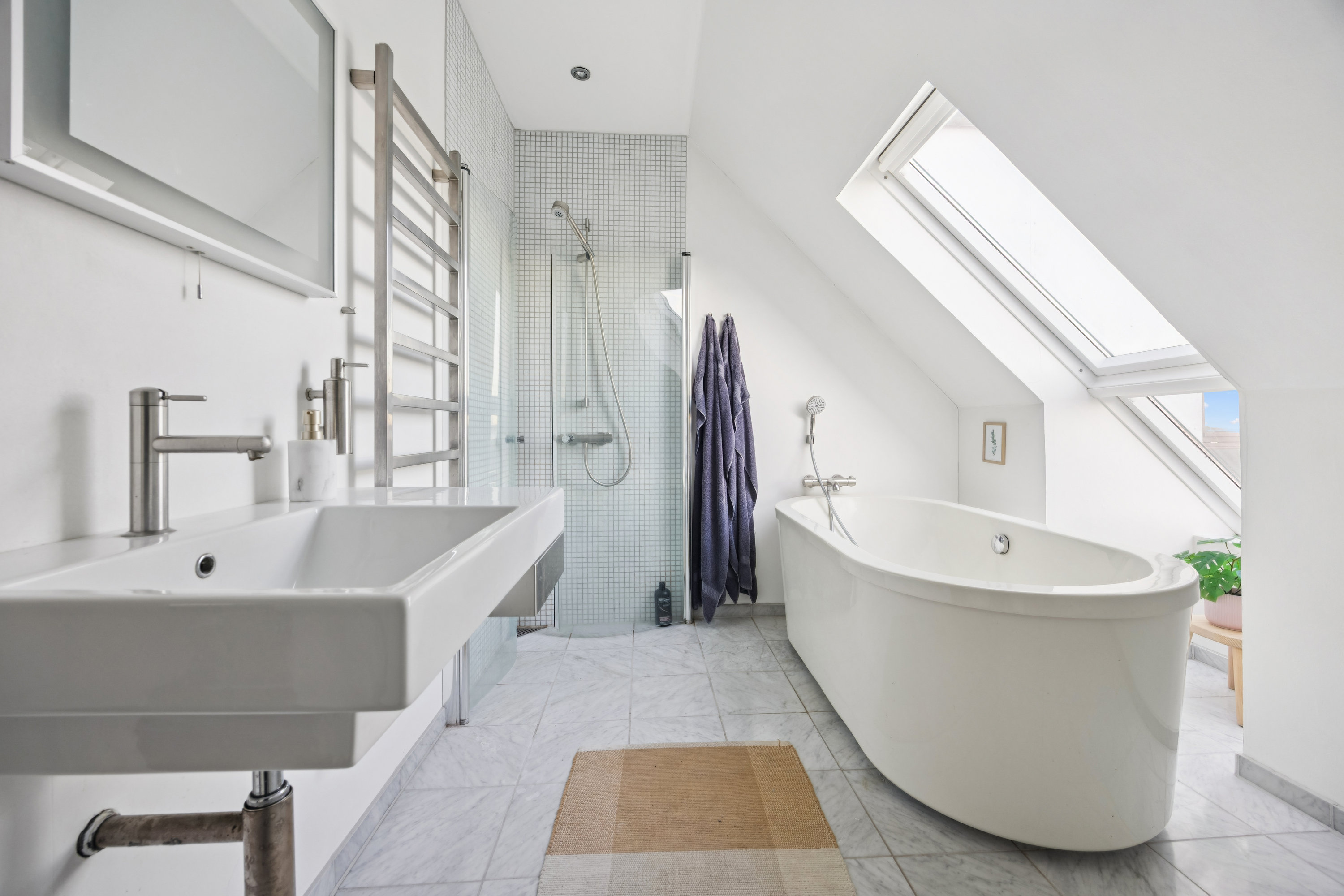 Fremhævet badeværelse billede i fuldskærmstilstand. Billede af Erik Banners Vej 45, Attrup, 9460 Brovst