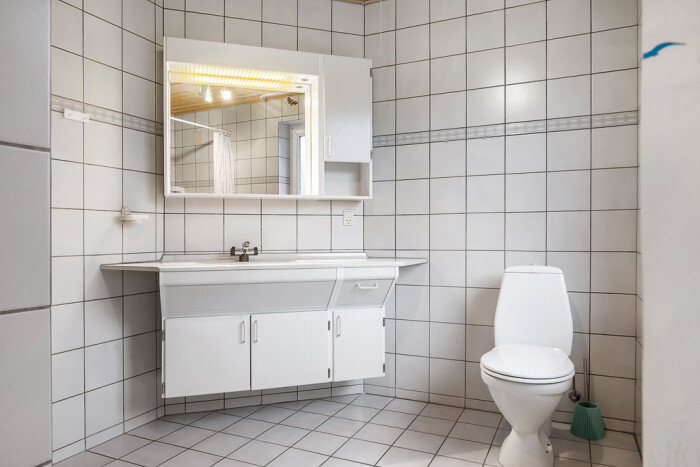 Fremhævet badeværelse billede i fuldskærmstilstand. Billede af Møllebakken 8, 6971 Spjald