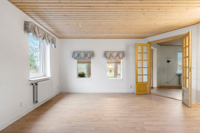 Fremhævet stue billede i fuldskærmstilstand. Billede af Møllebakken 8, 6971 Spjald