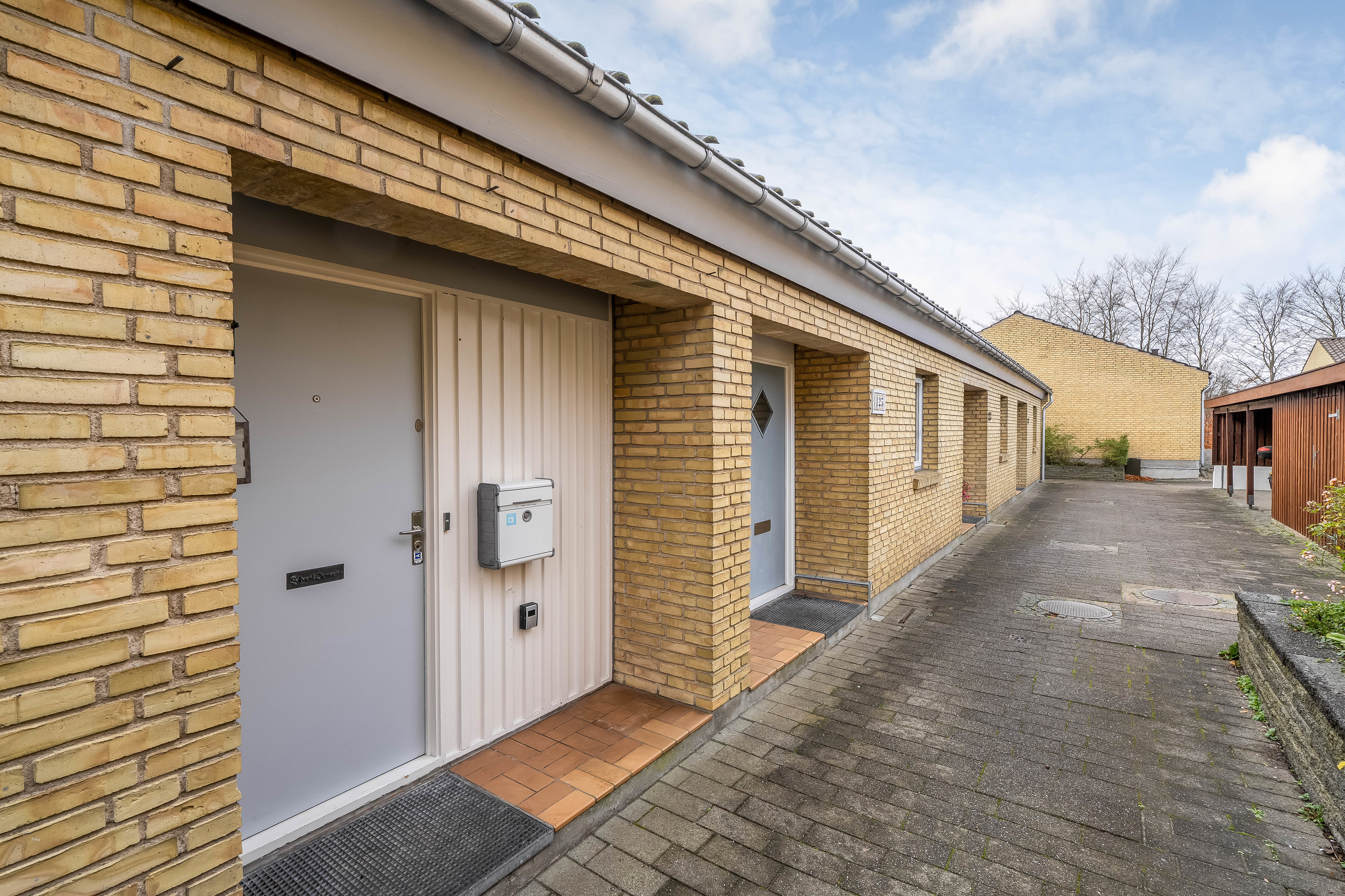 Miniaturebillede 1: facade. Billede af Ved Skansebakken 127, 3400 Hillerød