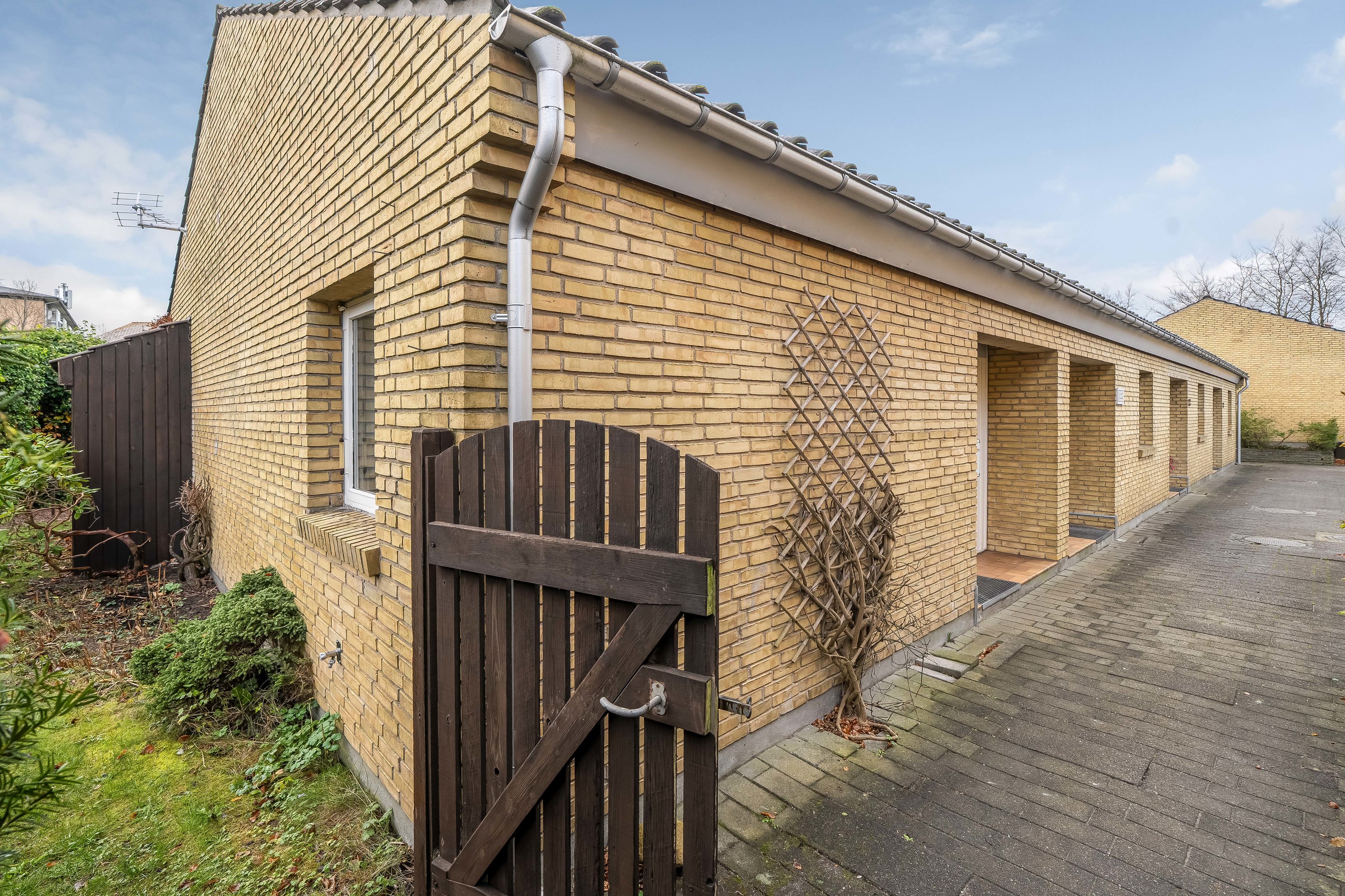 Fremhævet facade billede i fuldskærmstilstand. Billede af Ved Skansebakken 127, 3400 Hillerød