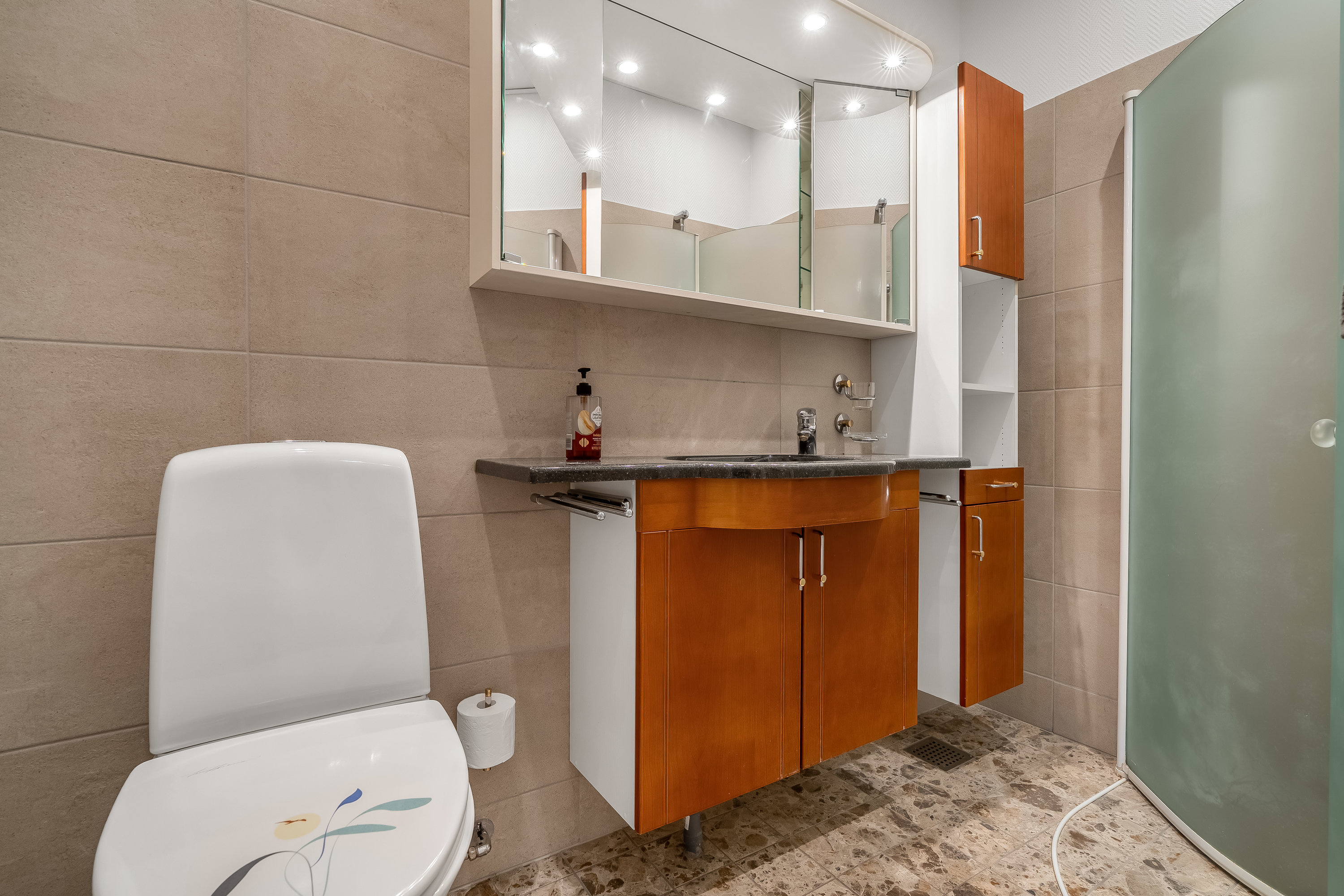 Fremhævet badeværelse billede i fuldskærmstilstand. Billede af Ved Skansebakken 127, 3400 Hillerød