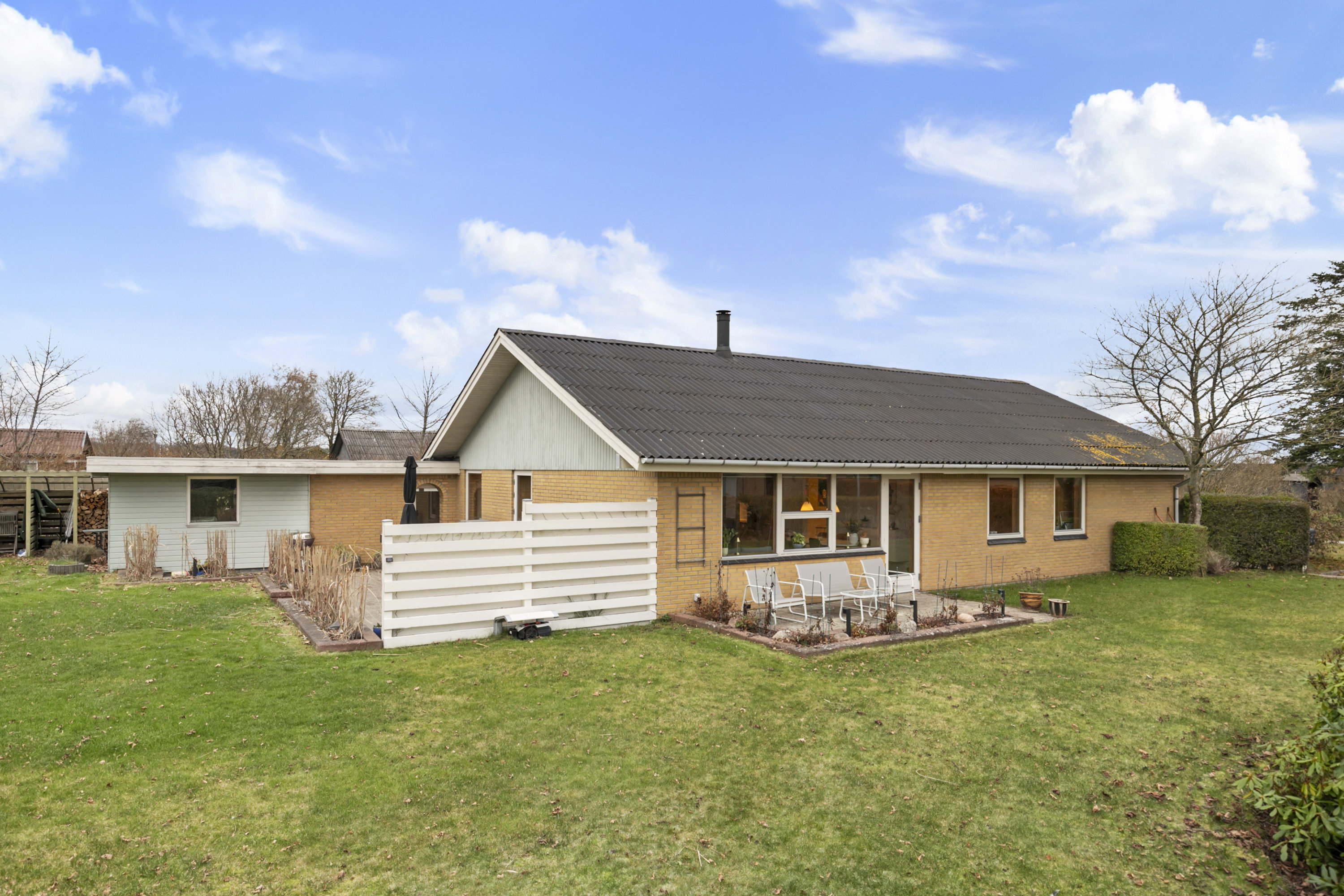 Fremhævet facade billede i fuldskærmstilstand. Billede af Elisabeth Billes Vej 66, 9300 Sæby 