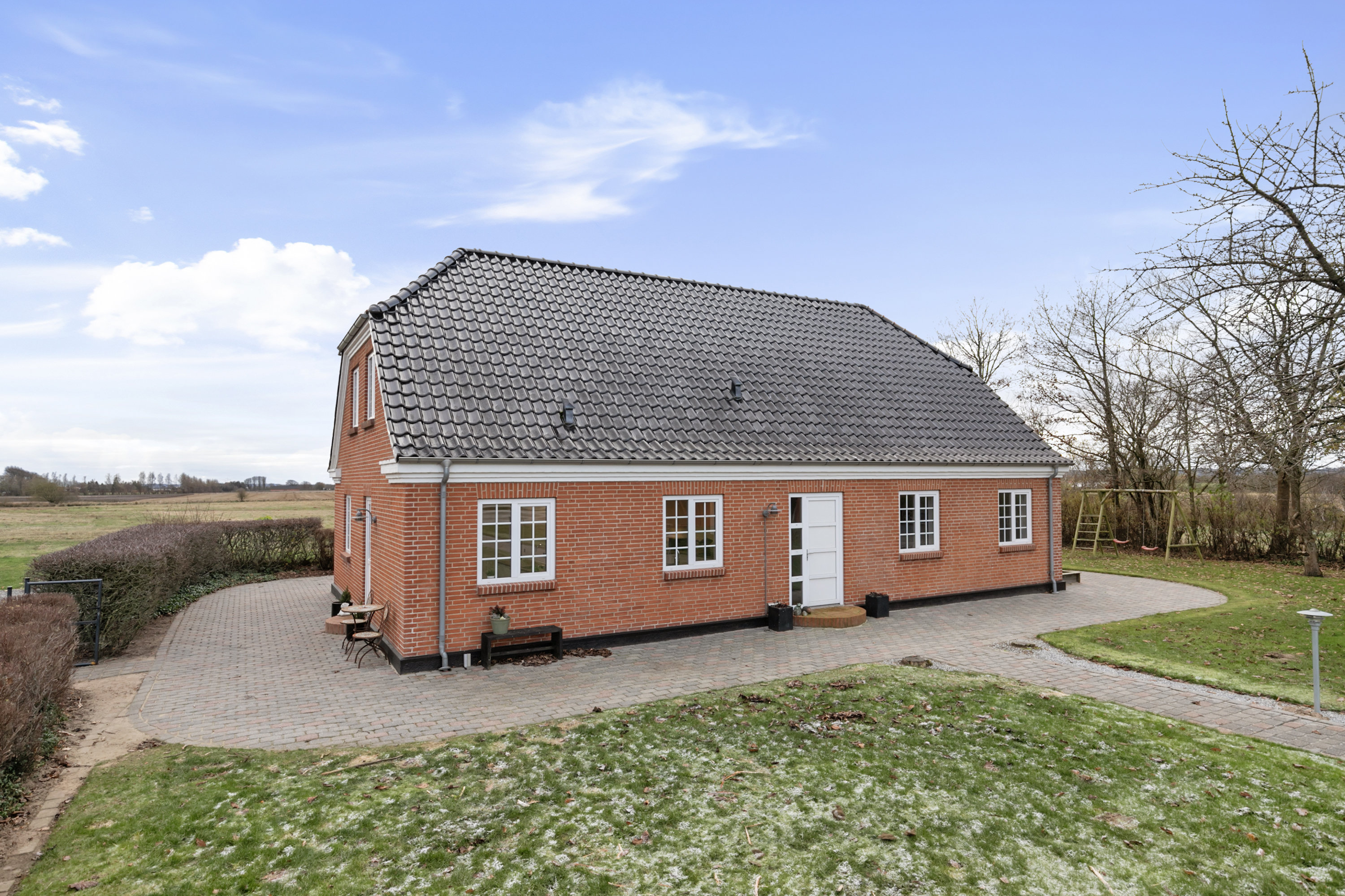 Fremhævet facade billede i fuldskærmstilstand. Billede af Fjembevej 45, 9352 Dybvad