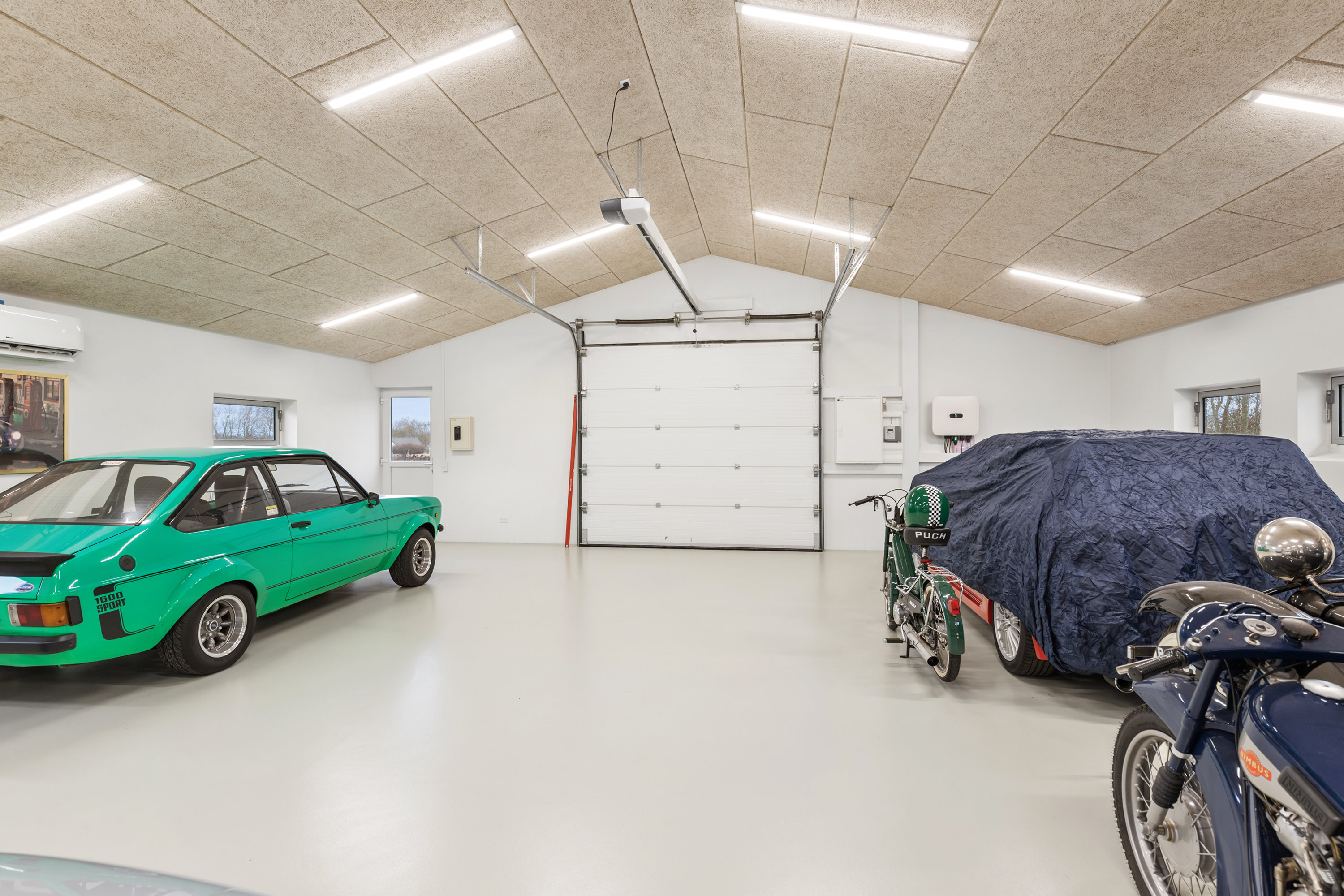 Fremhævet garage billede i fuldskærmstilstand. Billede af Fjembevej 45, 9352 Dybvad