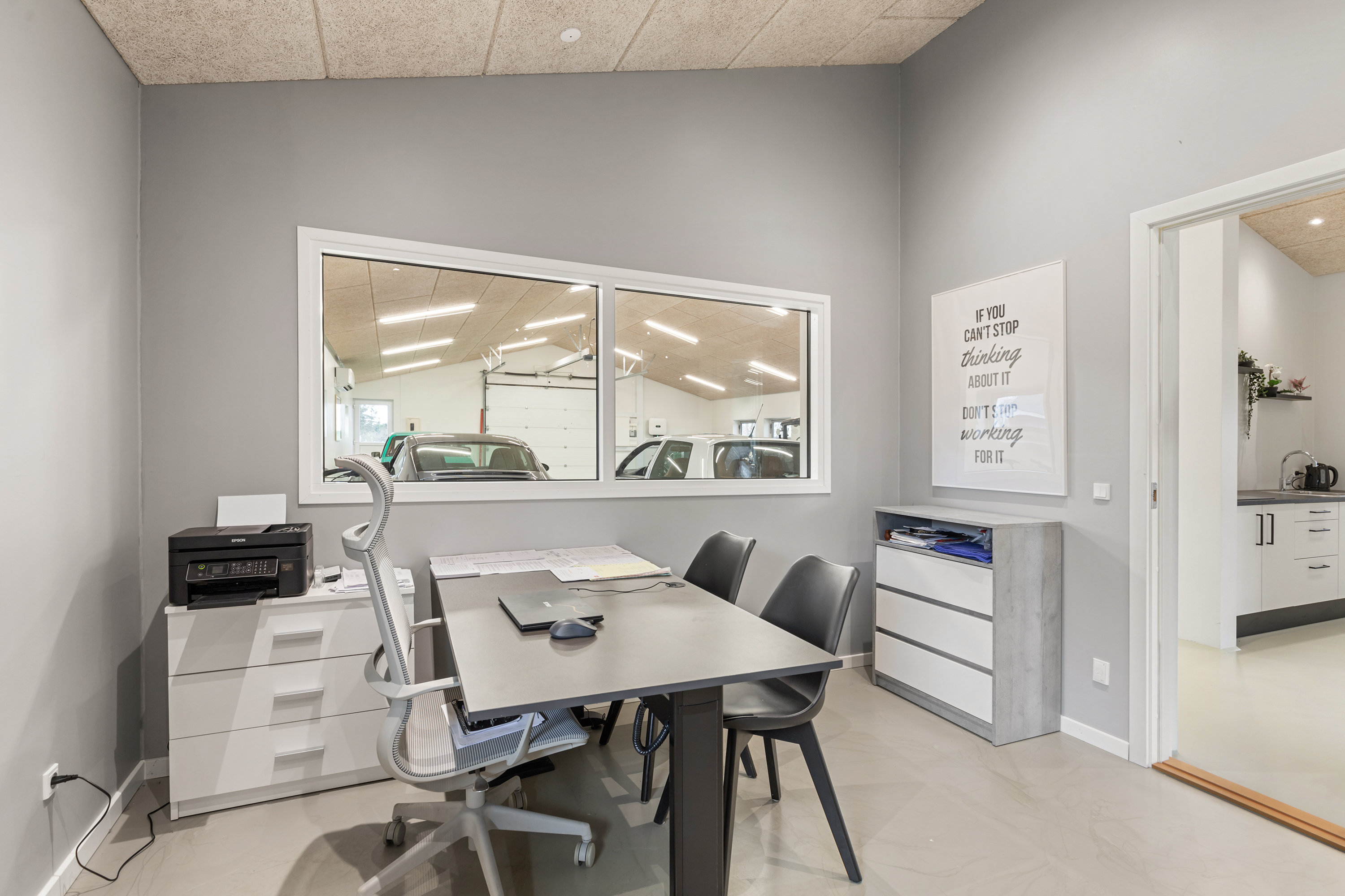 Fremhævet kontor billede i fuldskærmstilstand. Billede af Fjembevej 45, 9352 Dybvad