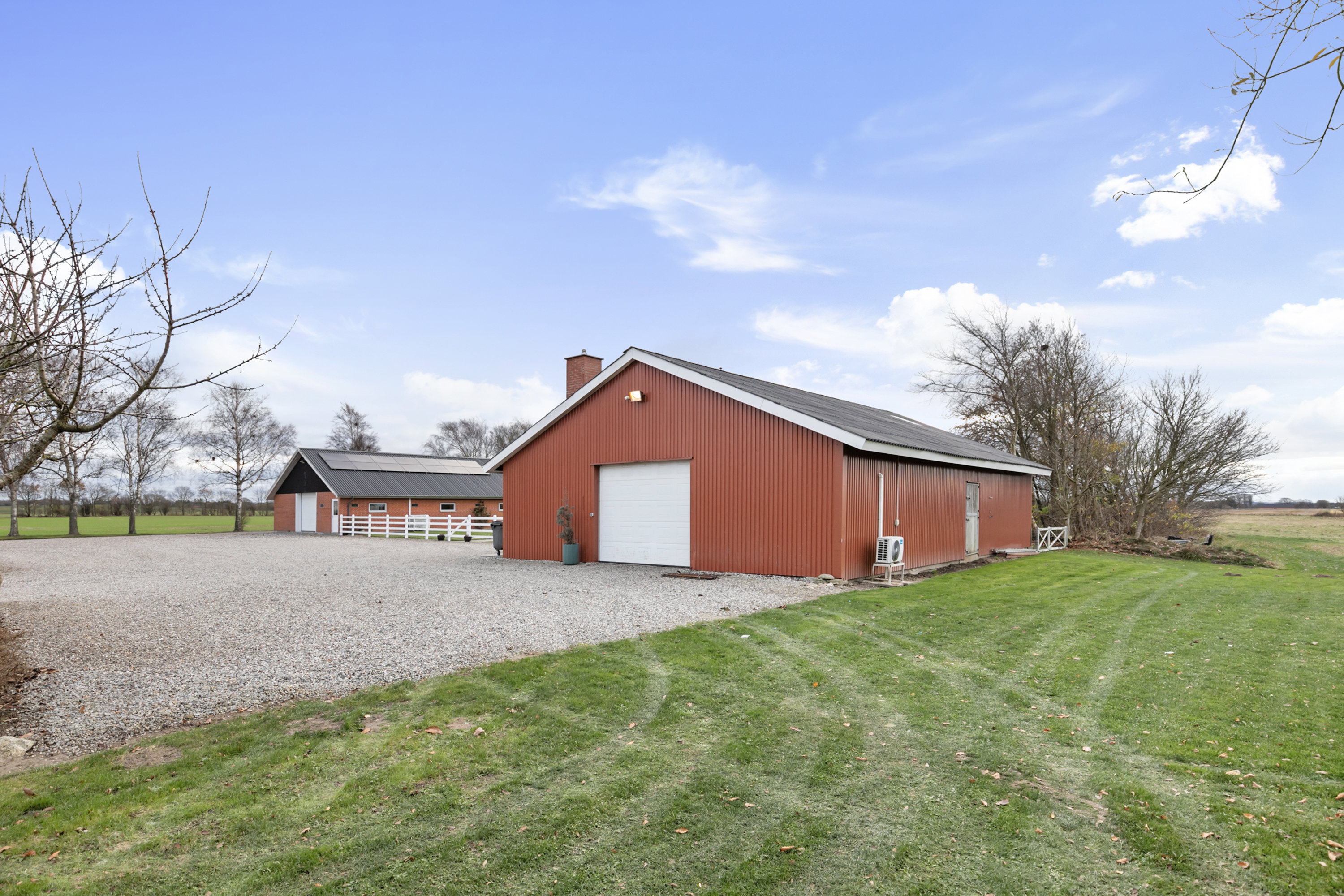 Fremhævet facade billede i fuldskærmstilstand. Billede af Fjembevej 45, 9352 Dybvad