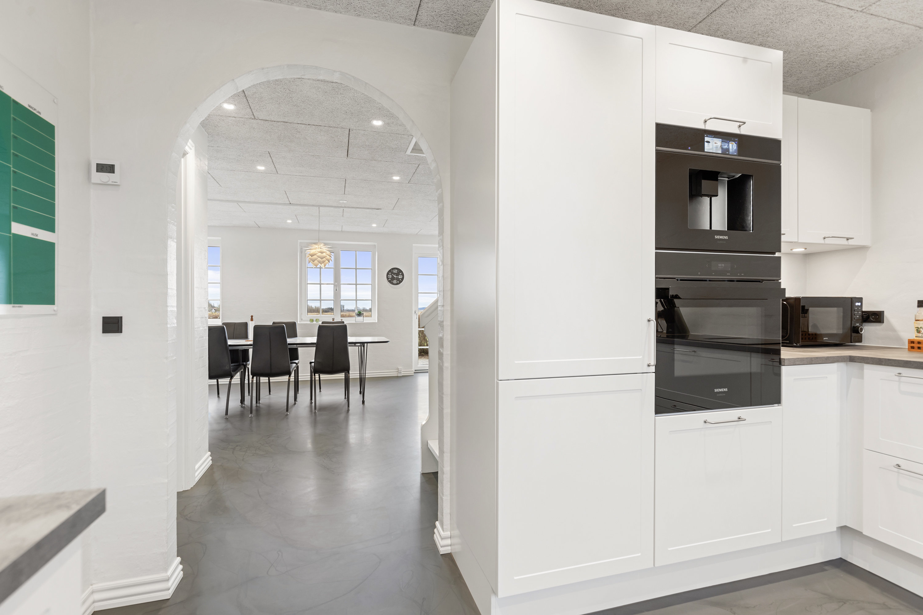 Fremhævet køkken billede i fuldskærmstilstand. Billede af Fjembevej 45, 9352 Dybvad