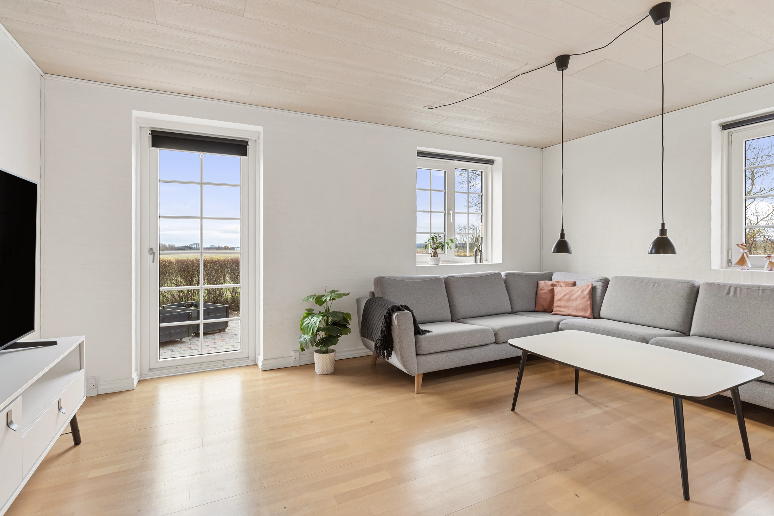 Fremhævet stue billede i fuldskærmstilstand. Billede af Fjembevej 45, 9352 Dybvad