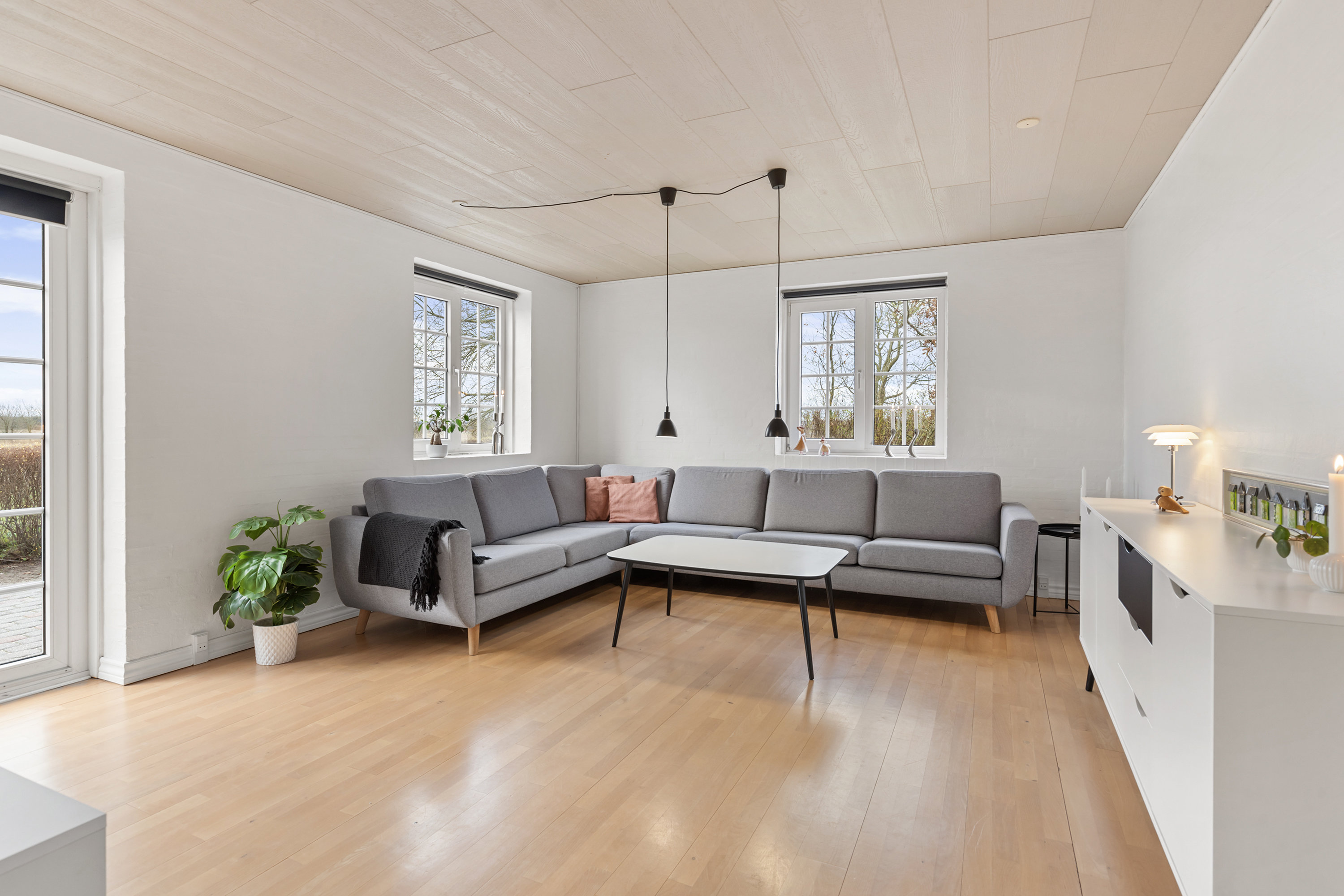 Fremhævet stue billede i fuldskærmstilstand. Billede af Fjembevej 45, 9352 Dybvad